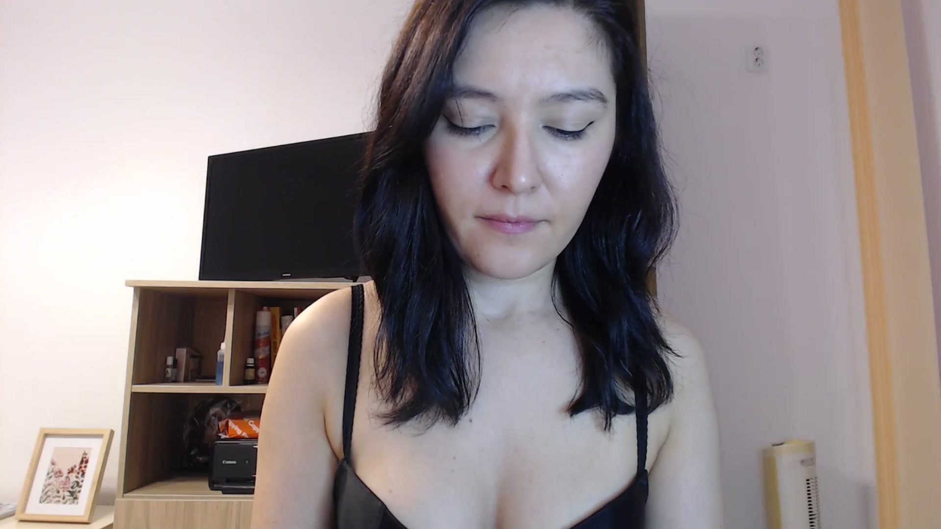 Gallery image thumbnail from SailorJupitr's myfreecams stream on, 10/04/2025, 21:40 image 3 of 20
