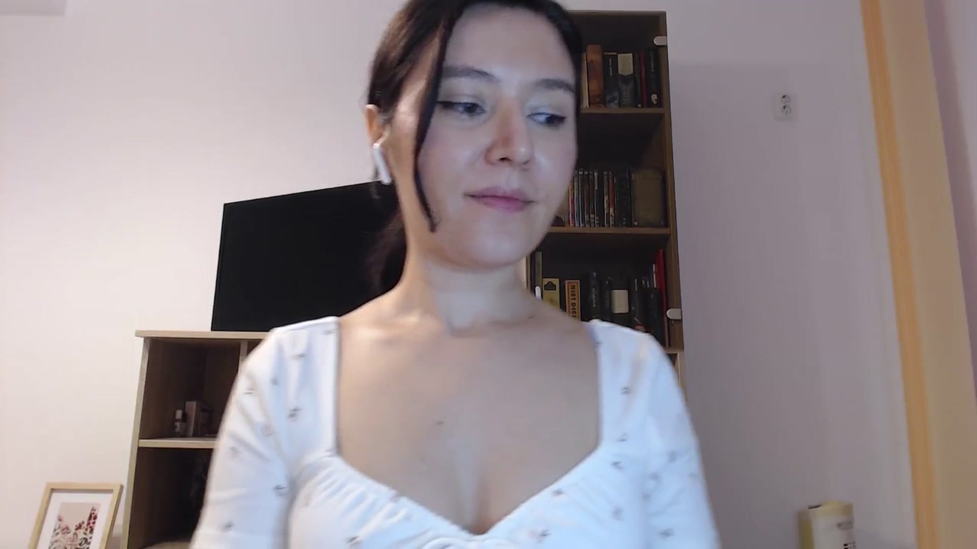 Gallery image thumbnail from SailorJupitr's myfreecams stream on, 10/05/2025, 20:30 image 14 of 20