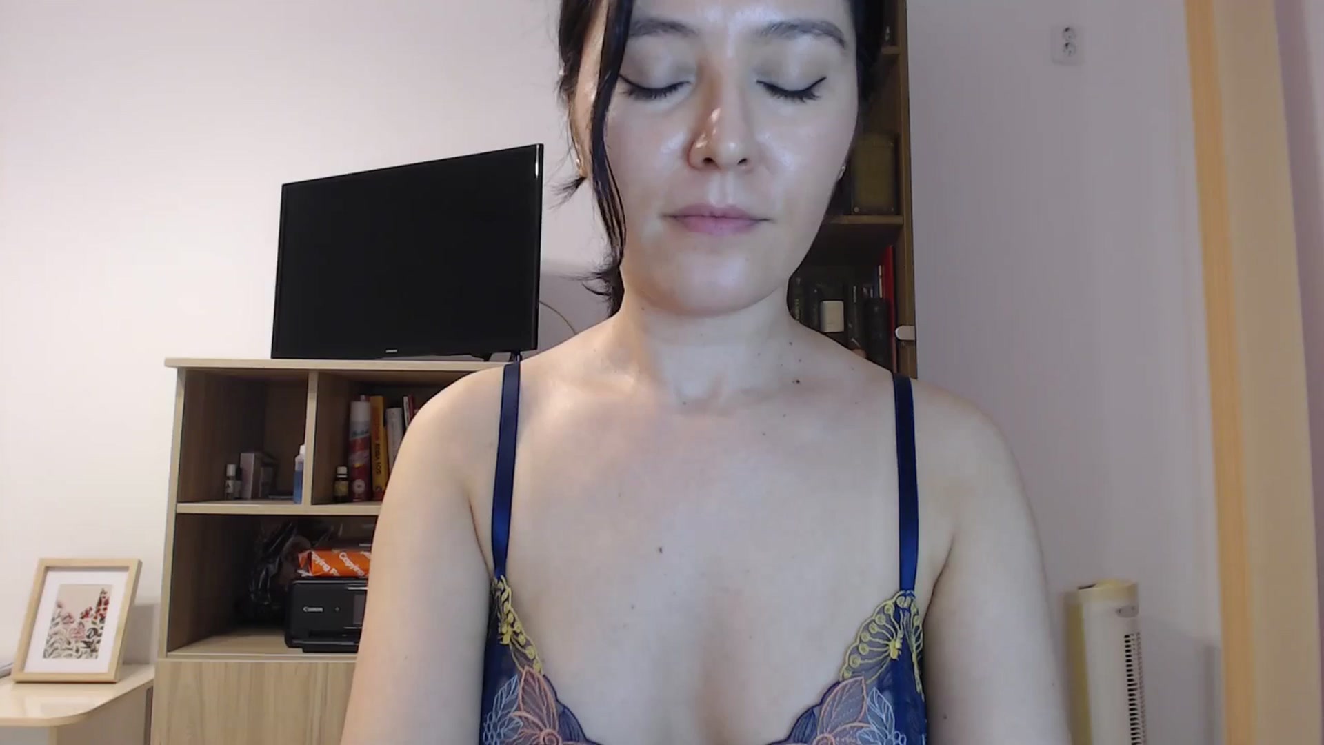 Gallery image thumbnail from SailorJupitr's myfreecams stream on, 10/11/2025, 21:30 image 17 of 20