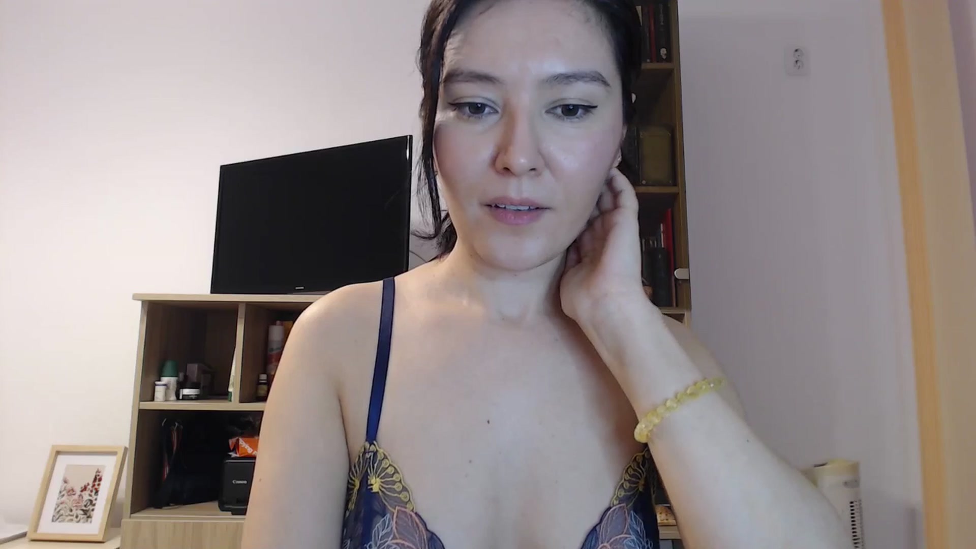Gallery image thumbnail from SailorJupitr's myfreecams stream on, 10/17/2025, 19:41 image 17 of 20