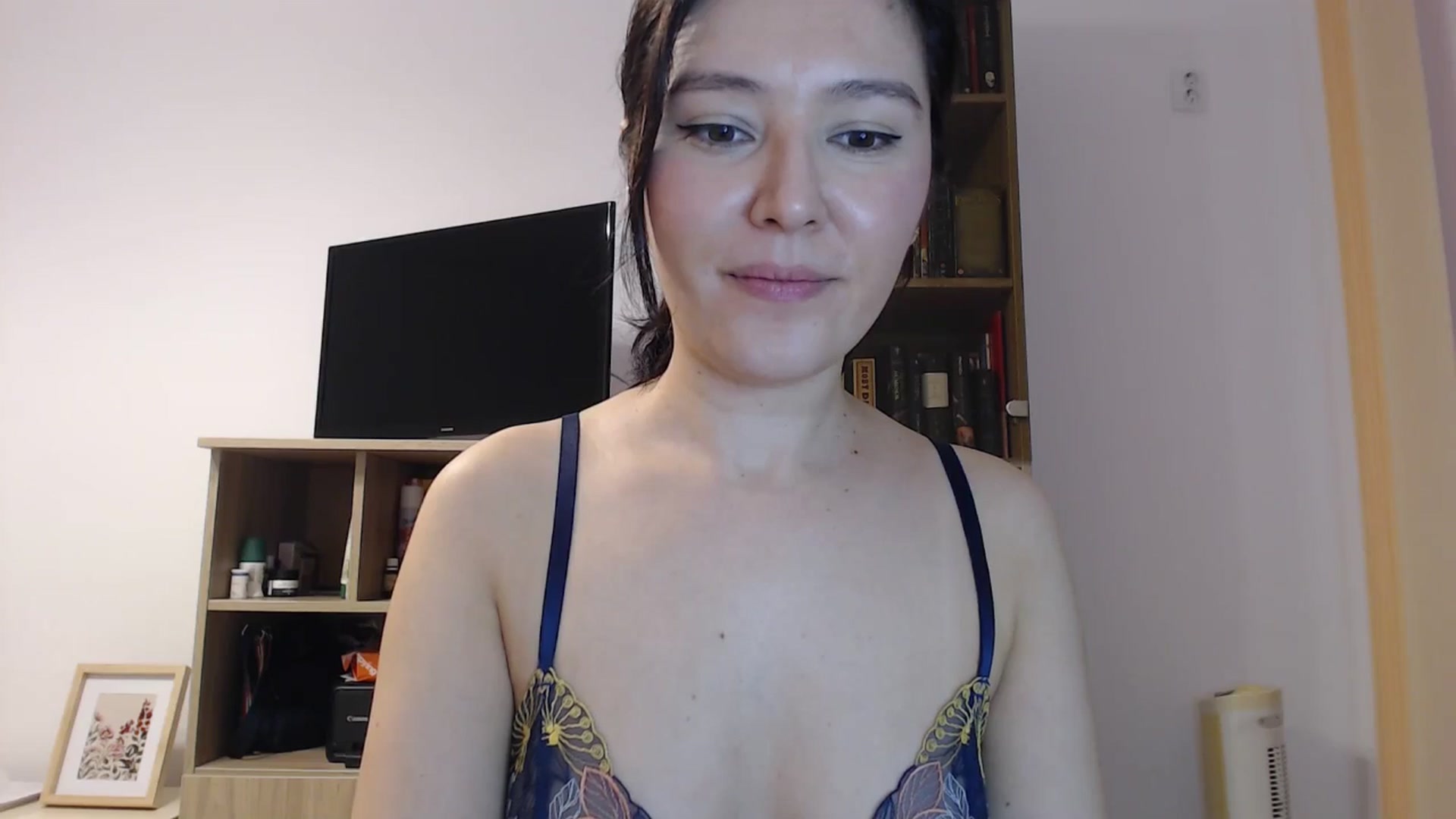Gallery image thumbnail from SailorJupitr's myfreecams stream on, 10/17/2025, 19:41 image 16 of 20
