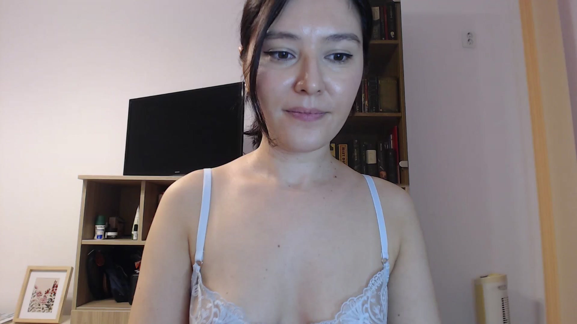 Gallery image thumbnail from SailorJupitr's myfreecams stream on, 10/19/2025, 21:43 image 1 of 20