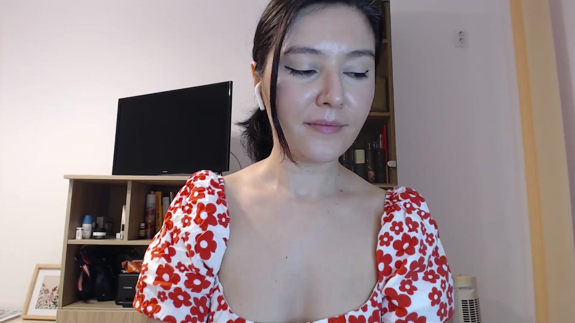 Gallery image thumbnail from SailorJupitr's myfreecams stream on, 10/26/2025, 21:59 image 14 of 20
