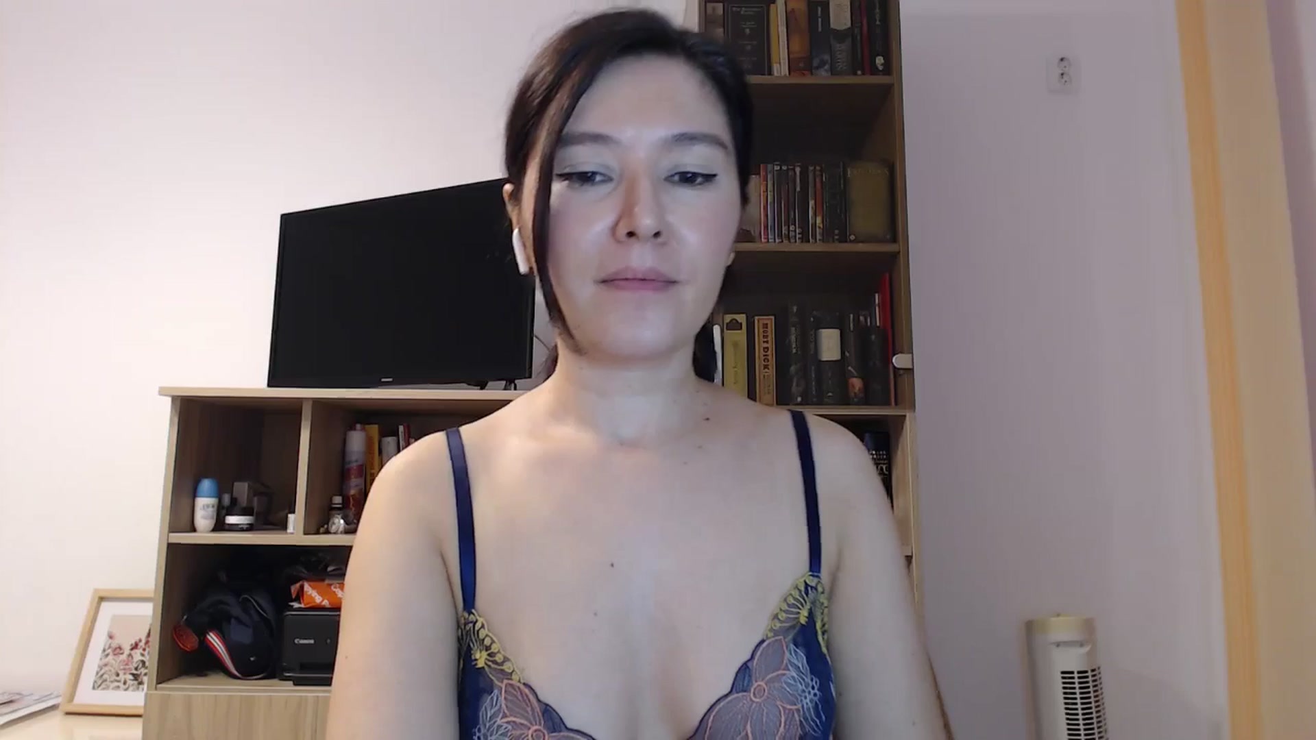 Gallery image thumbnail from SailorJupitr's myfreecams stream on, 10/29/2025, 22:31 image 13 of 20