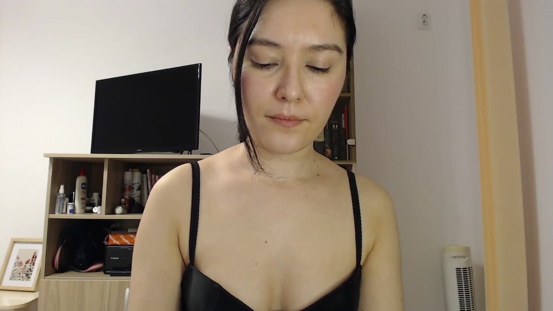 Gallery image thumbnail from SailorJupitr's myfreecams stream on, 12/27/2025, 21:35 image 7 of 20