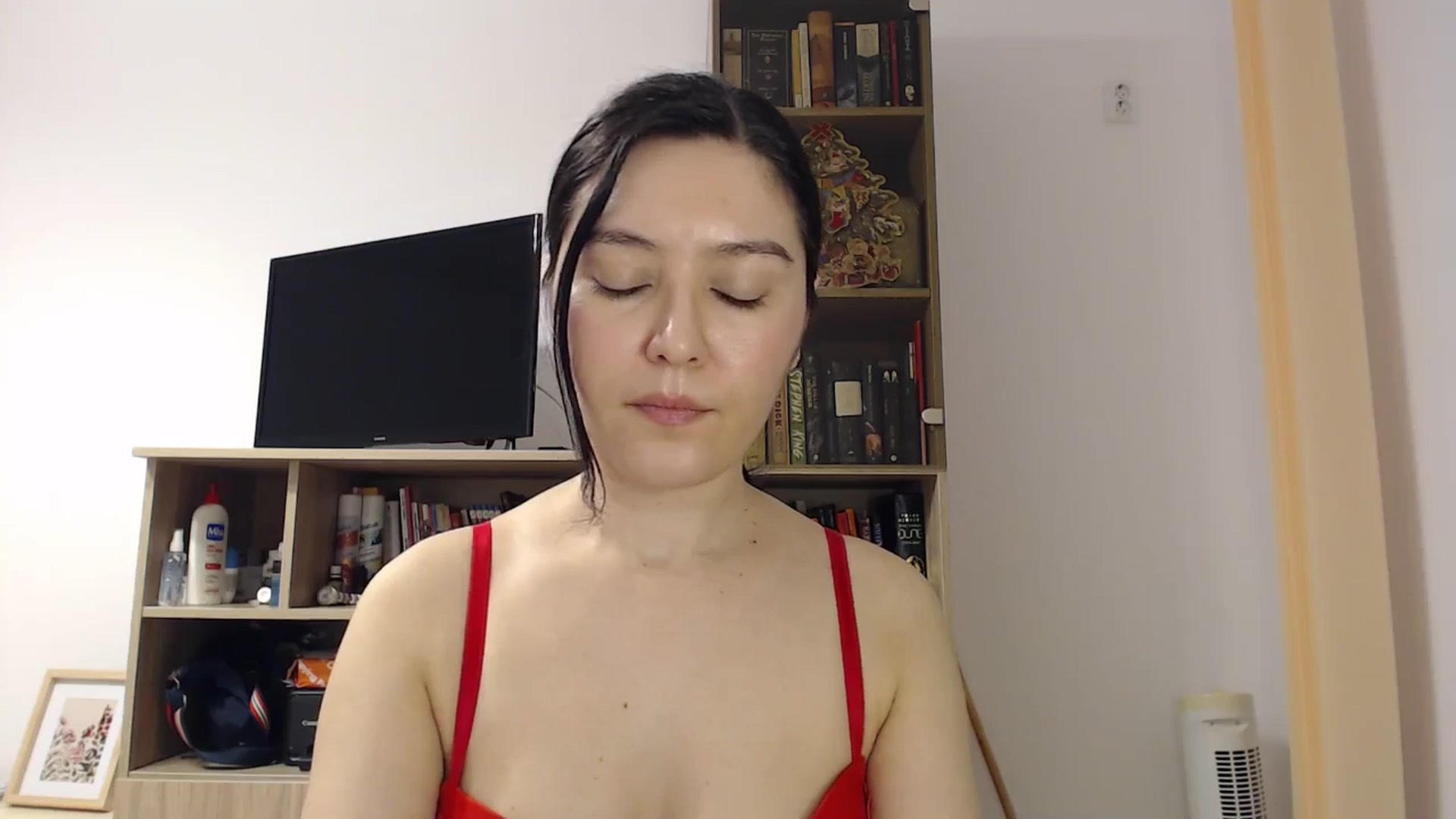 Gallery image thumbnail from SailorJupitr's myfreecams stream on, 12/28/2025, 21:35 image 17 of 20