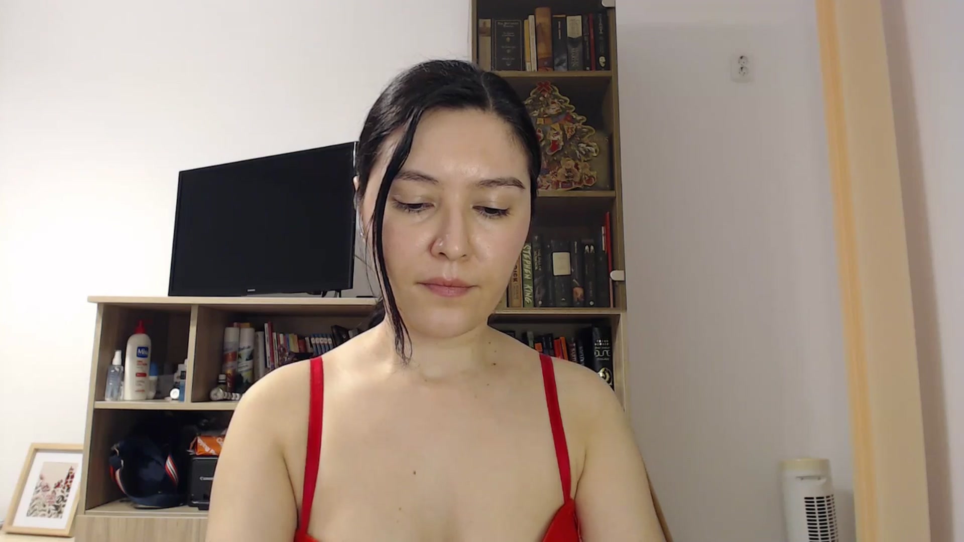 Gallery image thumbnail from SailorJupitr's myfreecams stream on, 12/28/2025, 21:35 image 16 of 20