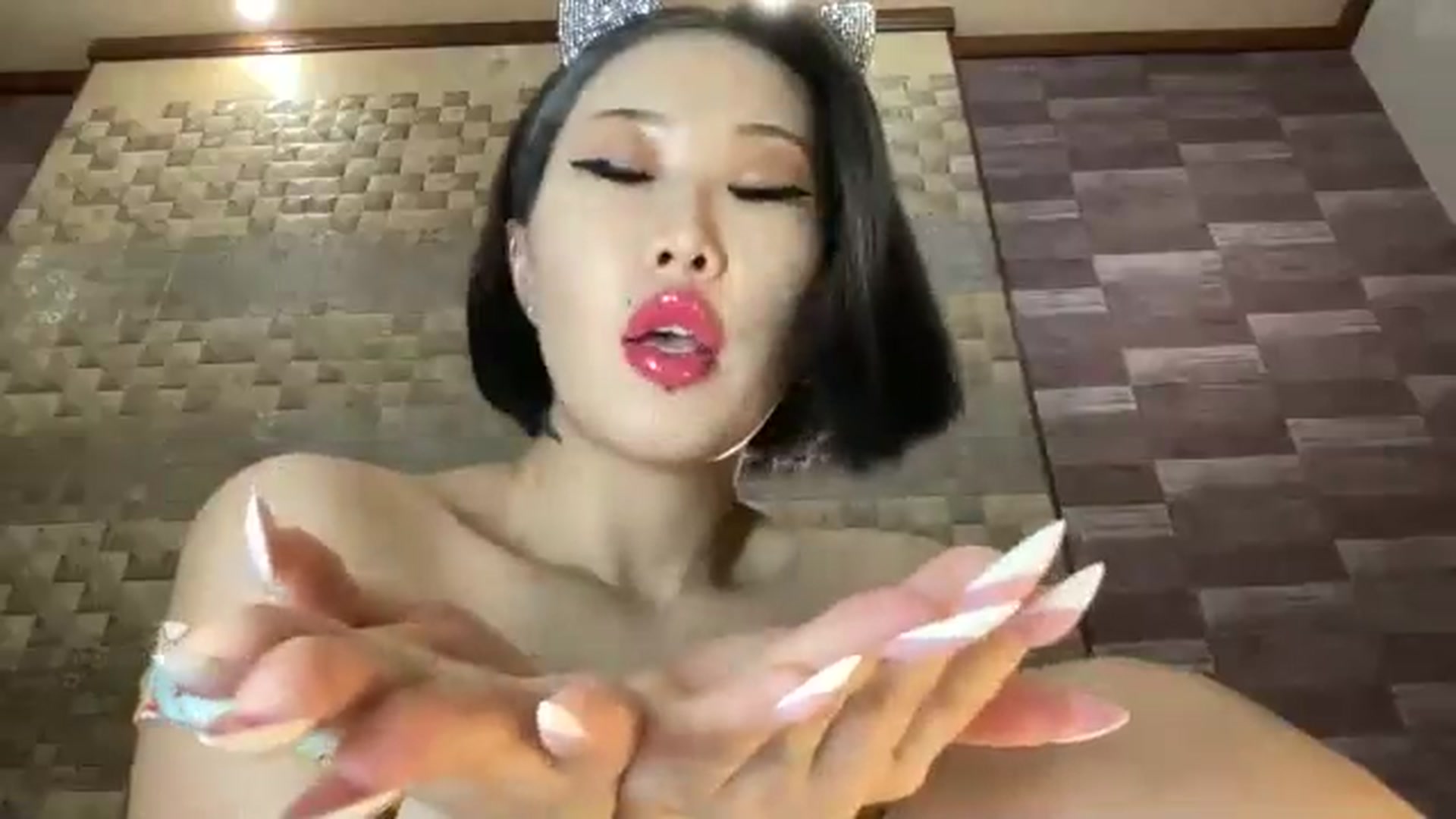 Gallery image thumbnail from SailorMoon_JN's myfreecams stream on, 12/31/2024, 17:45 image 12 of 20
