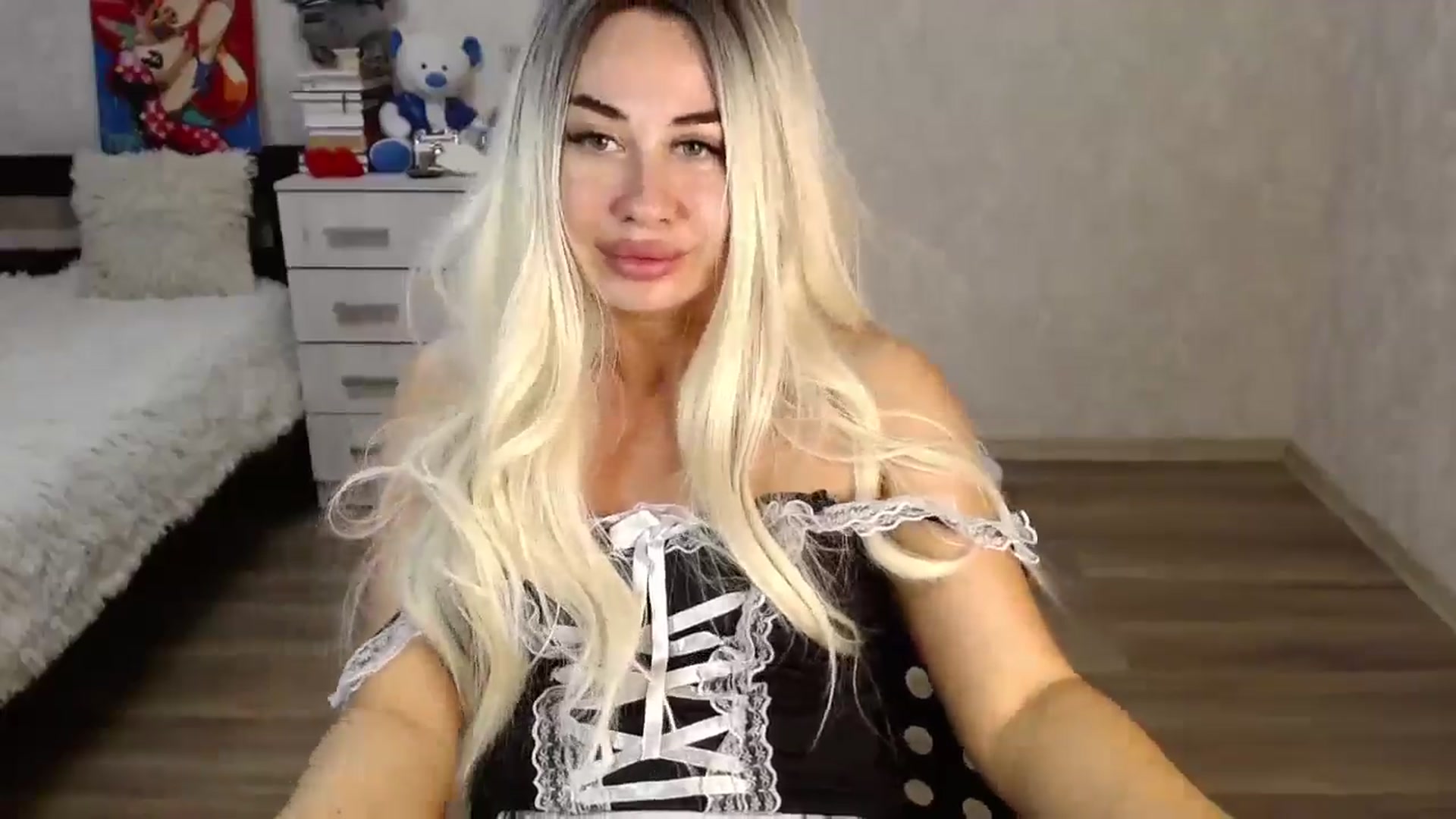 Gallery image thumbnail from SaintNicole's myfreecams stream on, 06/05/2024, 19:56 image 2 of 20