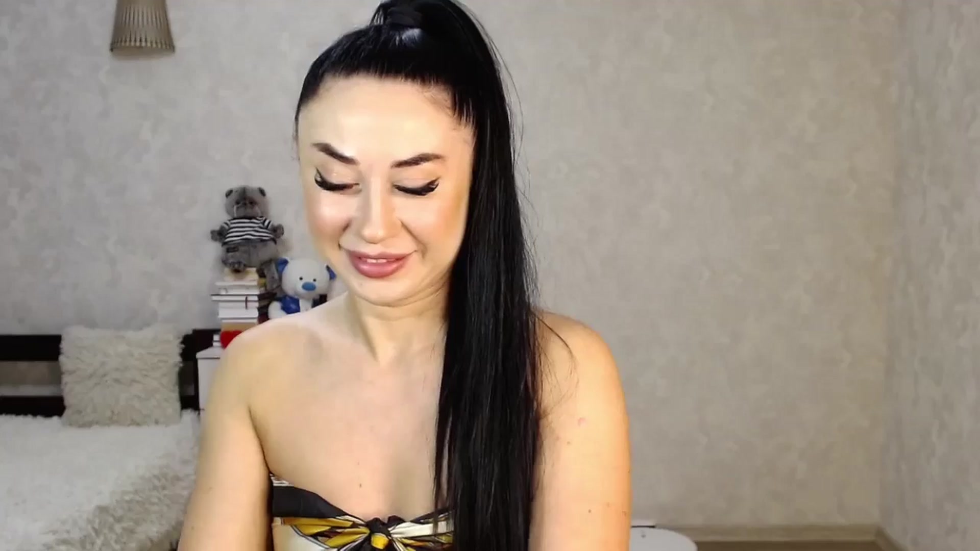 Gallery image thumbnail from SaintNicole's myfreecams stream on, 06/20/2024, 17:31 image 16 of 20