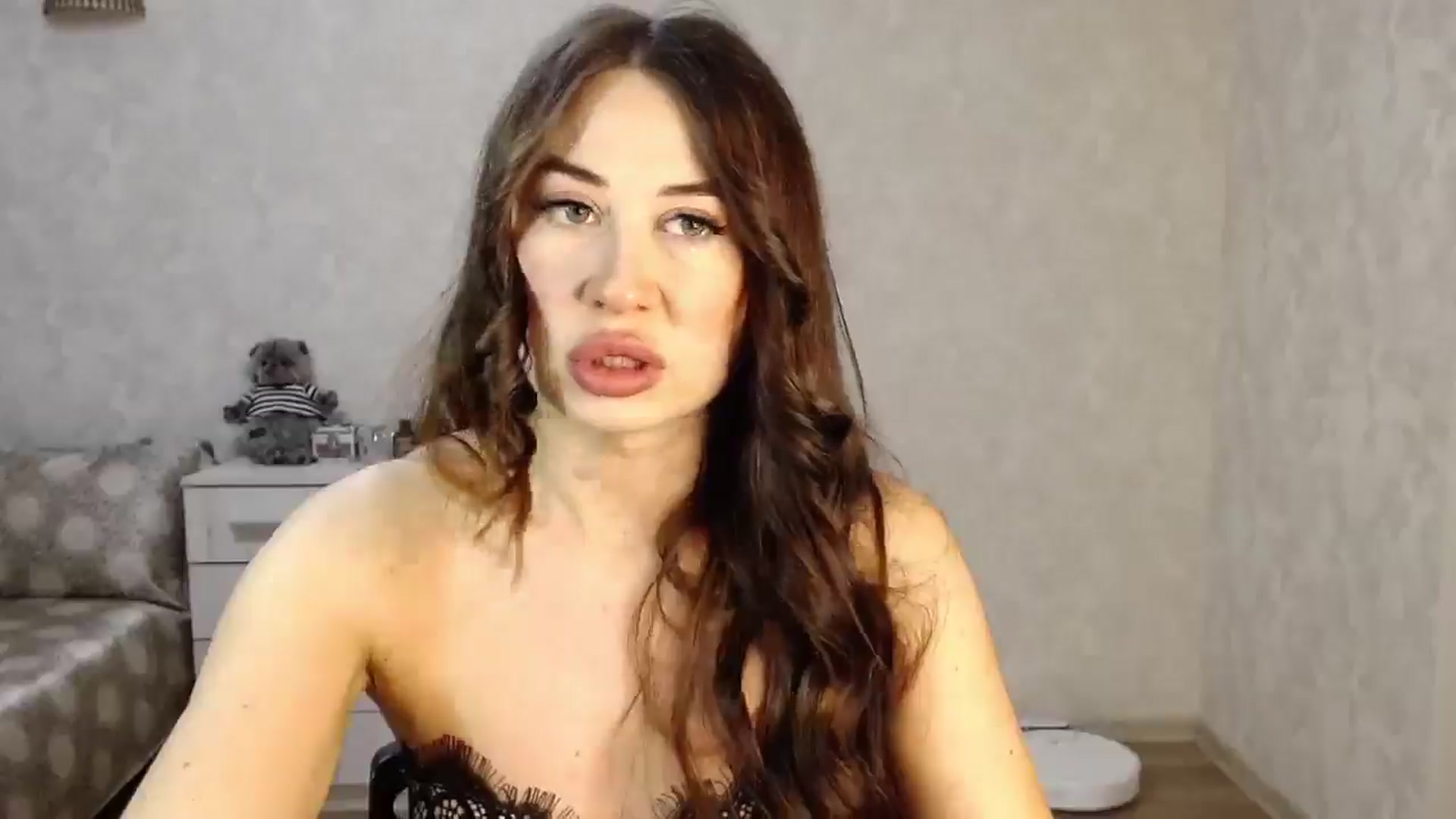 Gallery image thumbnail from SaintNicole's myfreecams stream on, 03/19/2025, 18:41 image 6 of 20