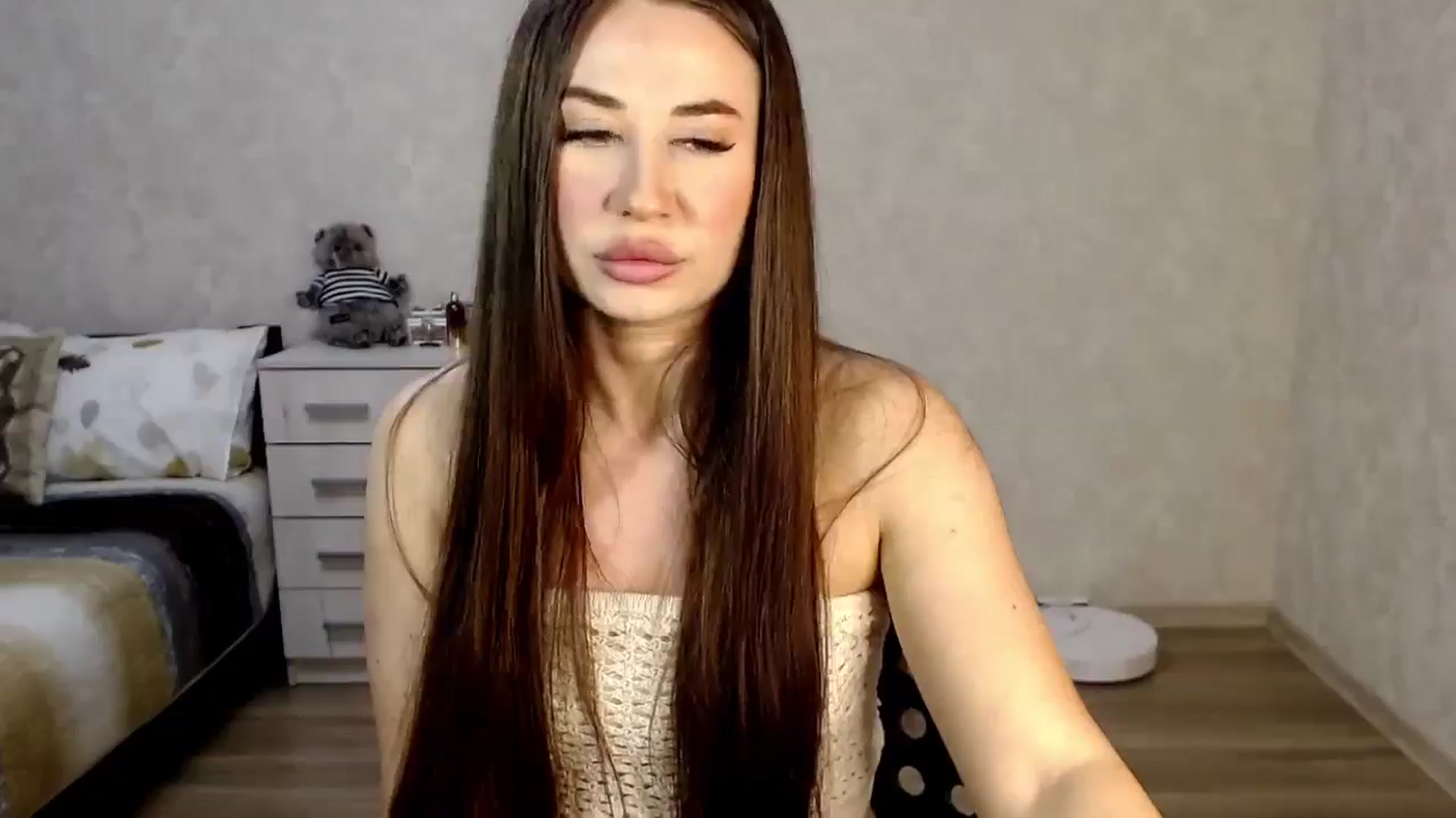 Gallery image thumbnail from SaintNicole's myfreecams stream on, 05/12/2025, 19:31 image 13 of 20