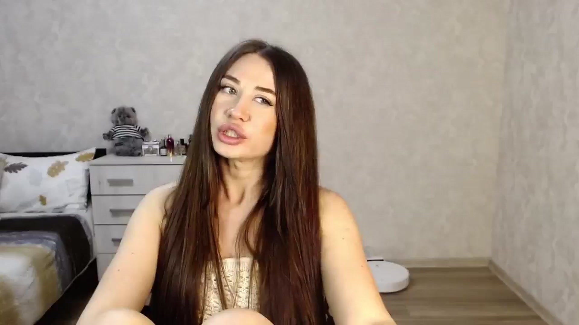 Gallery image thumbnail from SaintNicole's myfreecams stream on, 05/18/2025, 20:58 image 15 of 20