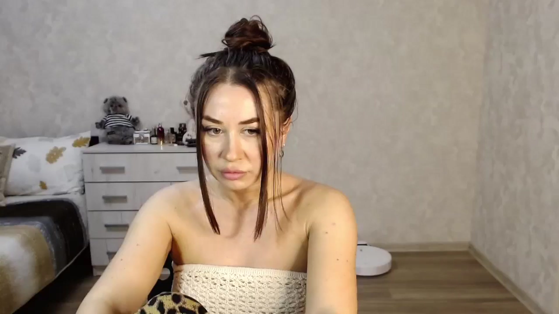Gallery image thumbnail from SaintNicole's myfreecams stream on, 05/19/2025, 20:55 image 10 of 20