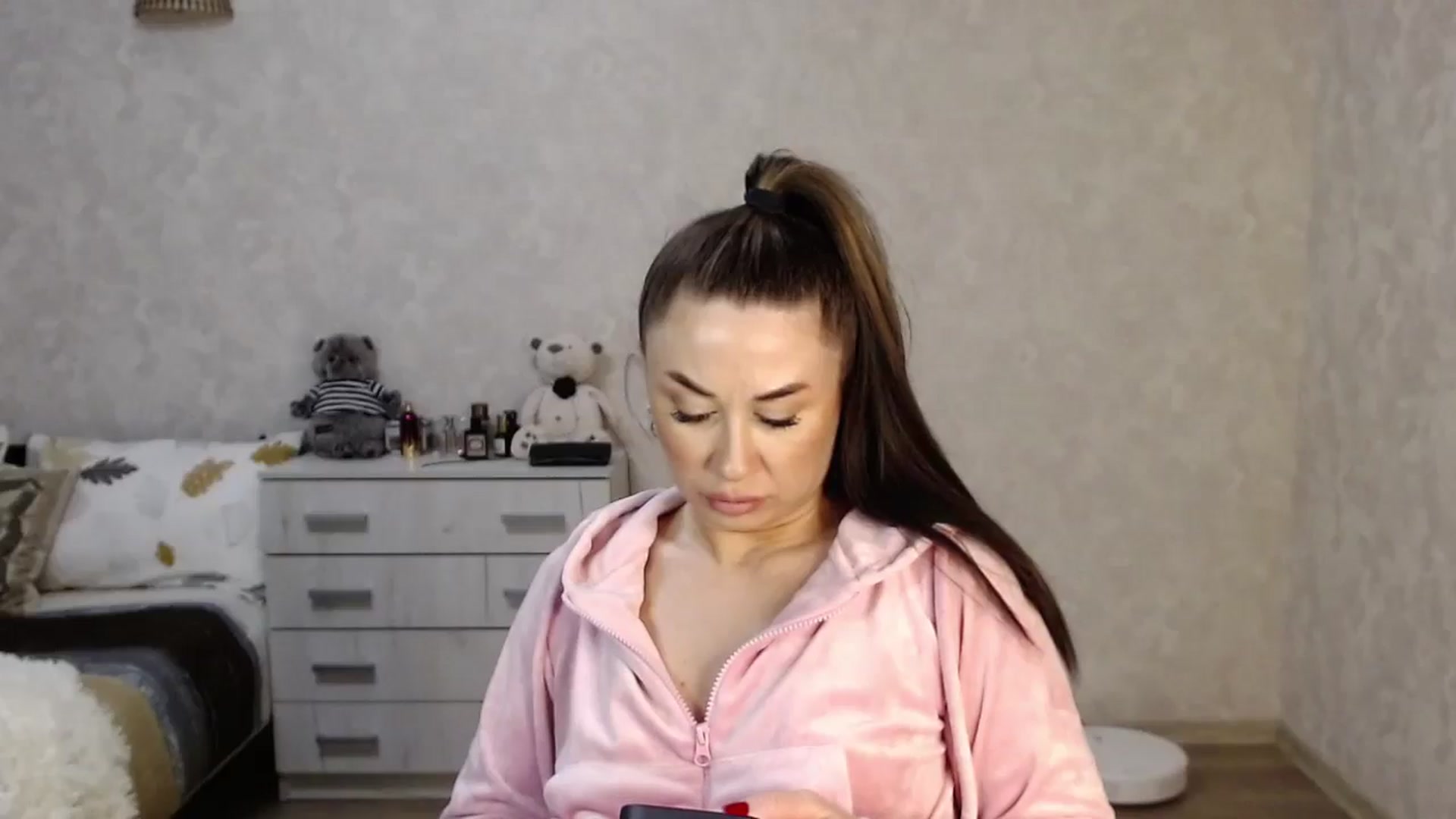 Gallery image thumbnail from SaintNicole's myfreecams stream on, 06/25/2025, 20:38 image 19 of 20