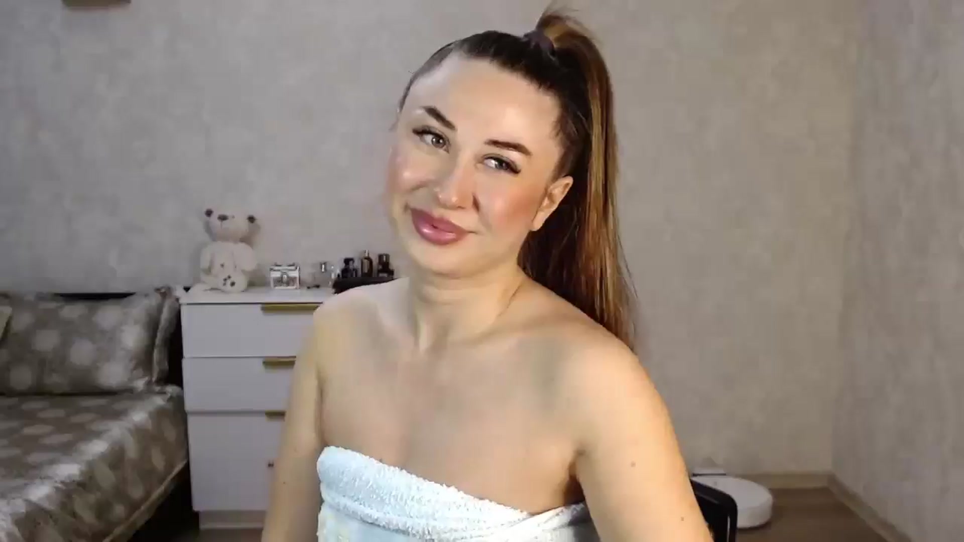 Gallery image thumbnail from SaintNicole's myfreecams stream on, 10/16/2025, 20:36 image 4 of 20