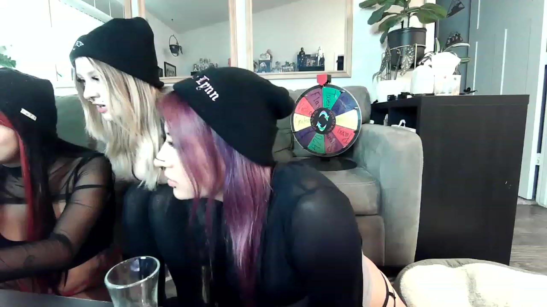 Gallery image thumbnail from Sallylyn's myfreecams stream on, 11/17/2022, 04:51 image 1 of 20