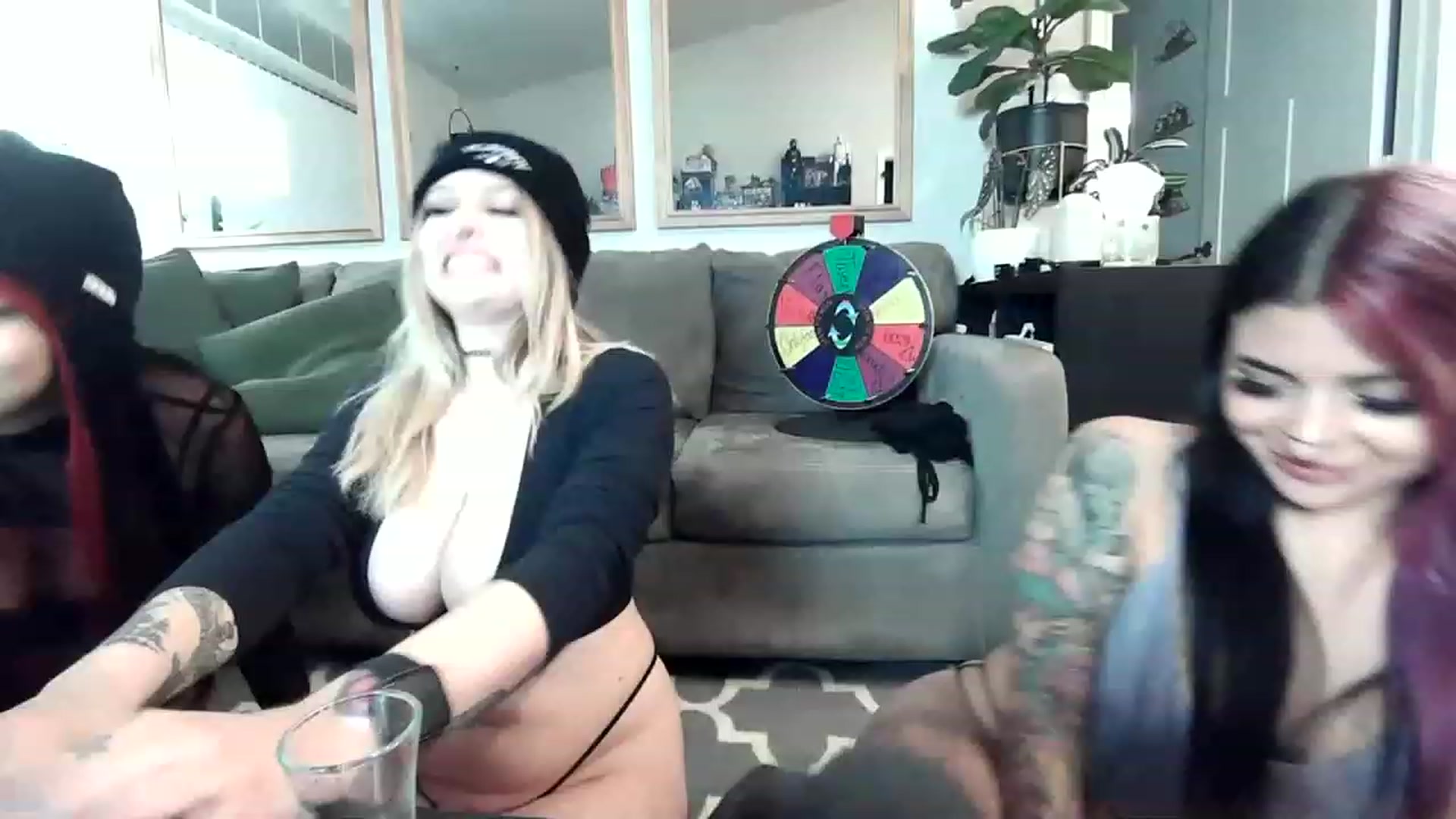 Gallery image thumbnail from Sallylyn's myfreecams stream on, 11/17/2022, 04:51 image 13 of 20