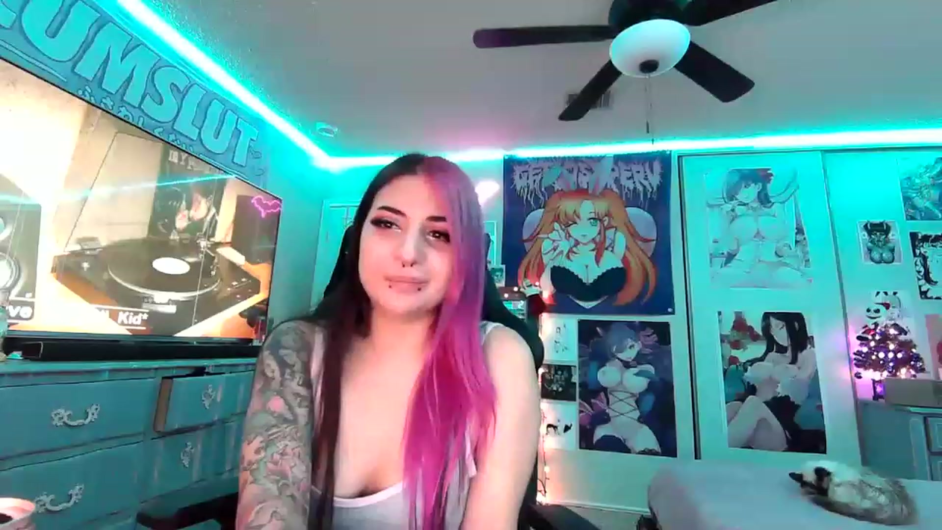 Gallery image thumbnail from Sallylyn's myfreecams stream on, 12/18/2022, 09:03 image 7 of 20