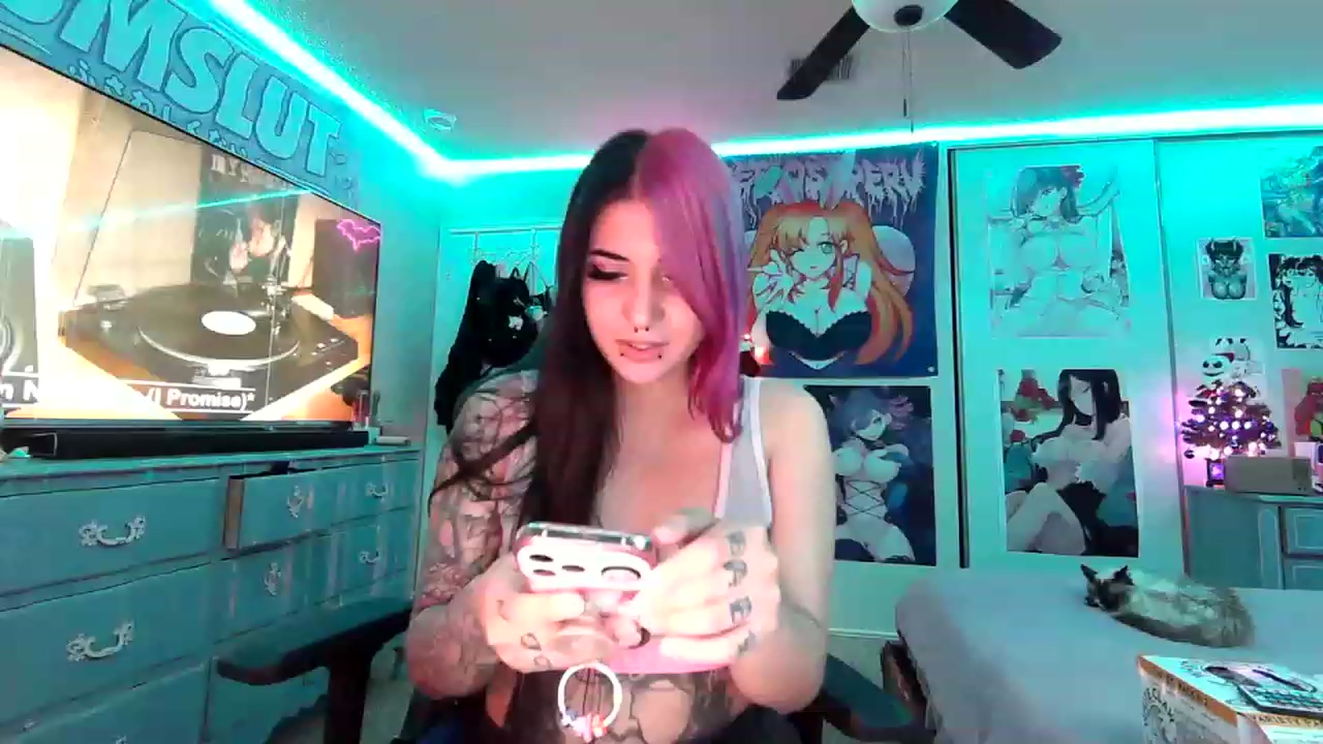 Gallery image thumbnail from Sallylyn's myfreecams stream on, 12/18/2022, 09:03 image 11 of 20
