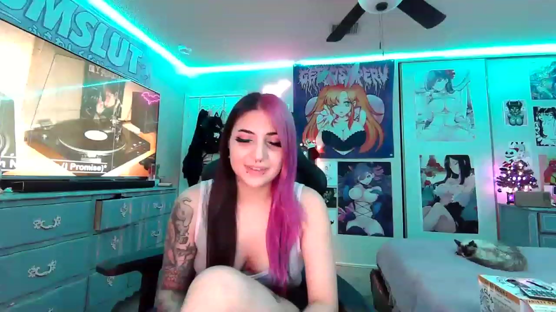 Gallery image thumbnail from Sallylyn's myfreecams stream on, 12/18/2022, 09:03 image 10 of 20