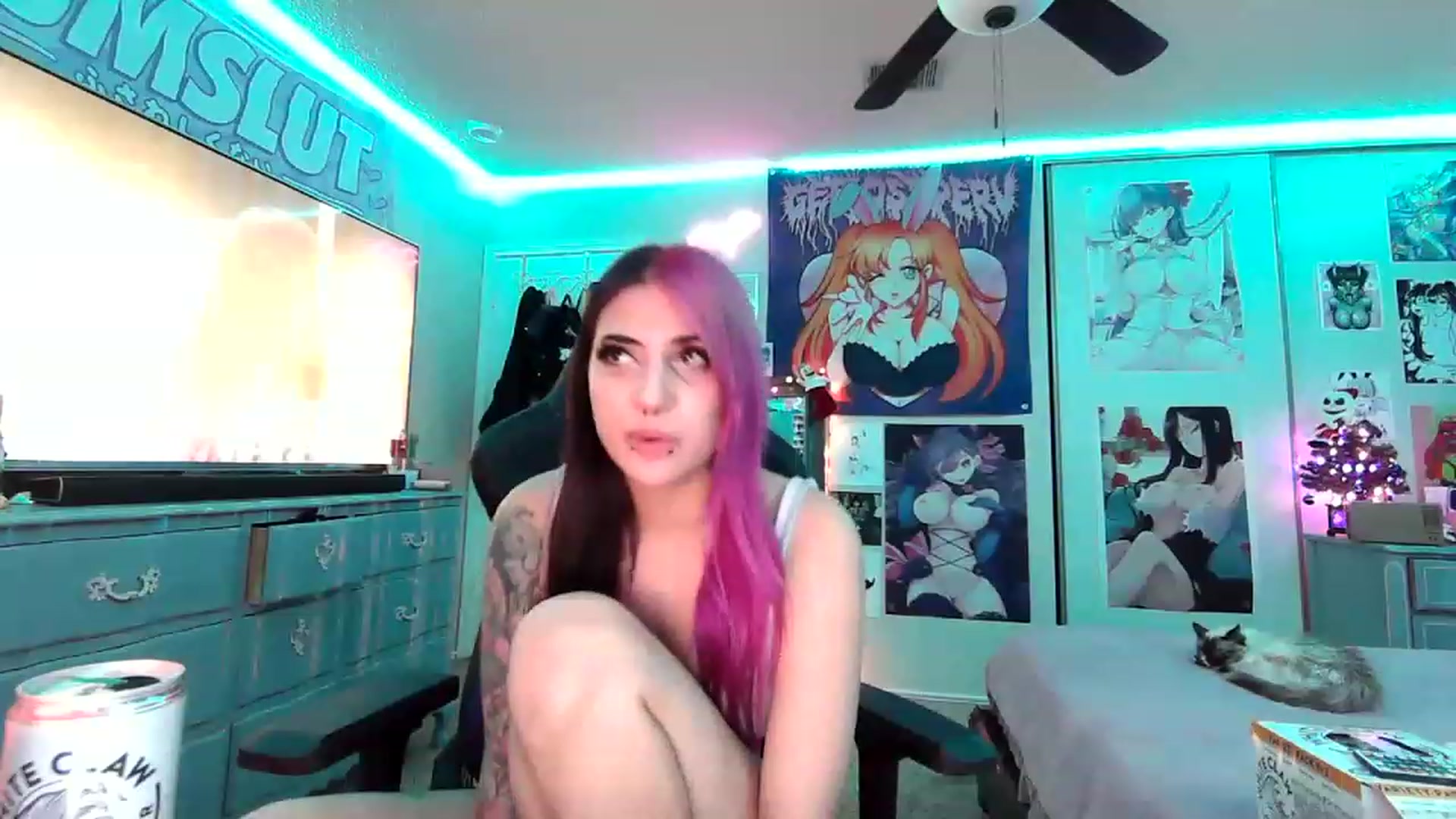 Gallery image thumbnail from Sallylyn's myfreecams stream on, 12/18/2022, 09:03 image 19 of 20