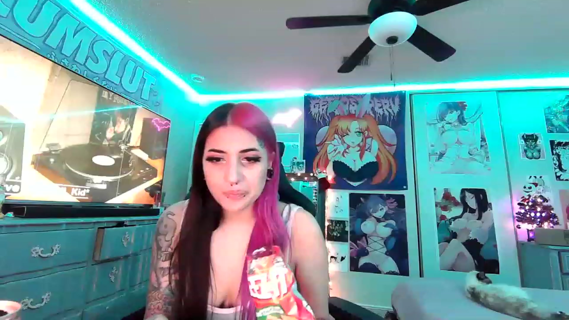Gallery image thumbnail from Sallylyn's myfreecams stream on, 12/18/2022, 09:03 image 6 of 20