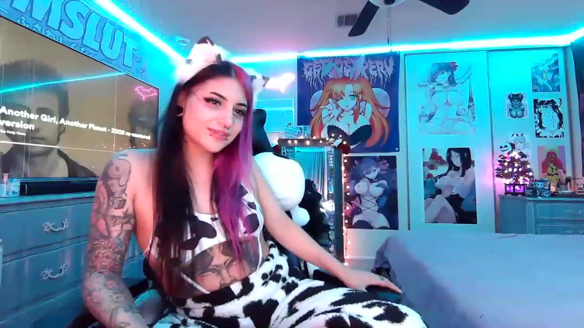 Gallery image thumbnail from Sallylyn's myfreecams stream on, 12/20/2022, 08:15 image 18 of 20