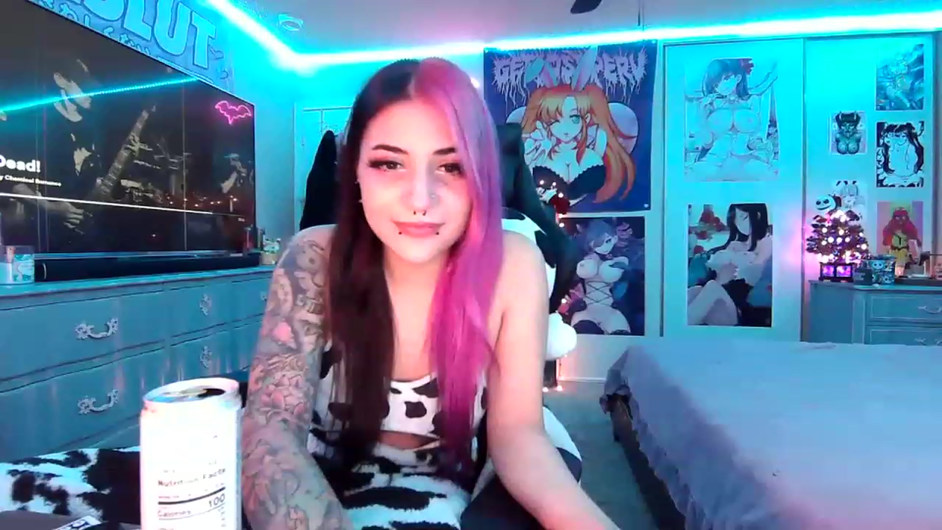 Gallery image thumbnail from Sallylyn's myfreecams stream on, 12/20/2022, 08:15 image 6 of 20