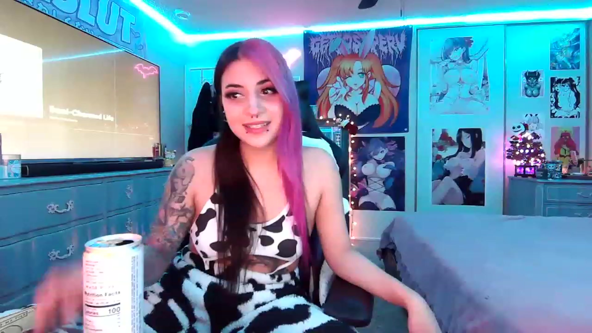 Gallery image thumbnail from Sallylyn's myfreecams stream on, 12/20/2022, 08:15 image 8 of 20
