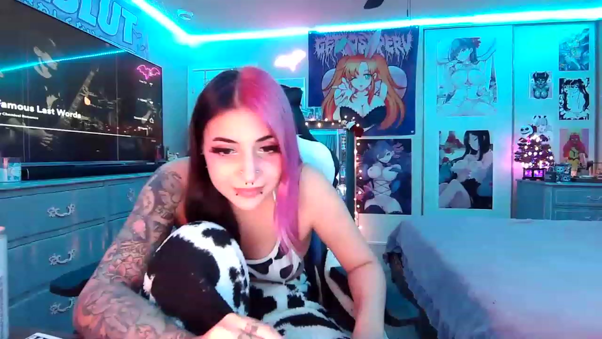Gallery image thumbnail from Sallylyn's myfreecams stream on, 12/20/2022, 08:15 image 14 of 20