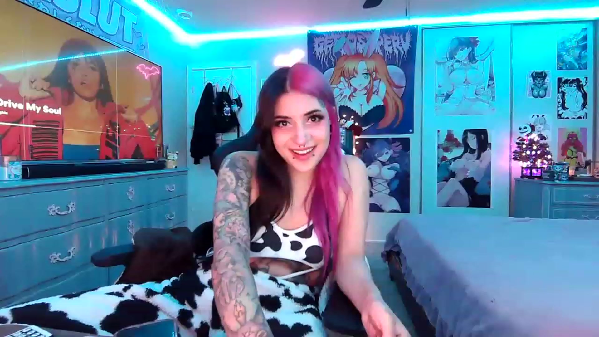 Gallery image thumbnail from Sallylyn's myfreecams stream on, 12/20/2022, 08:15 image 2 of 20