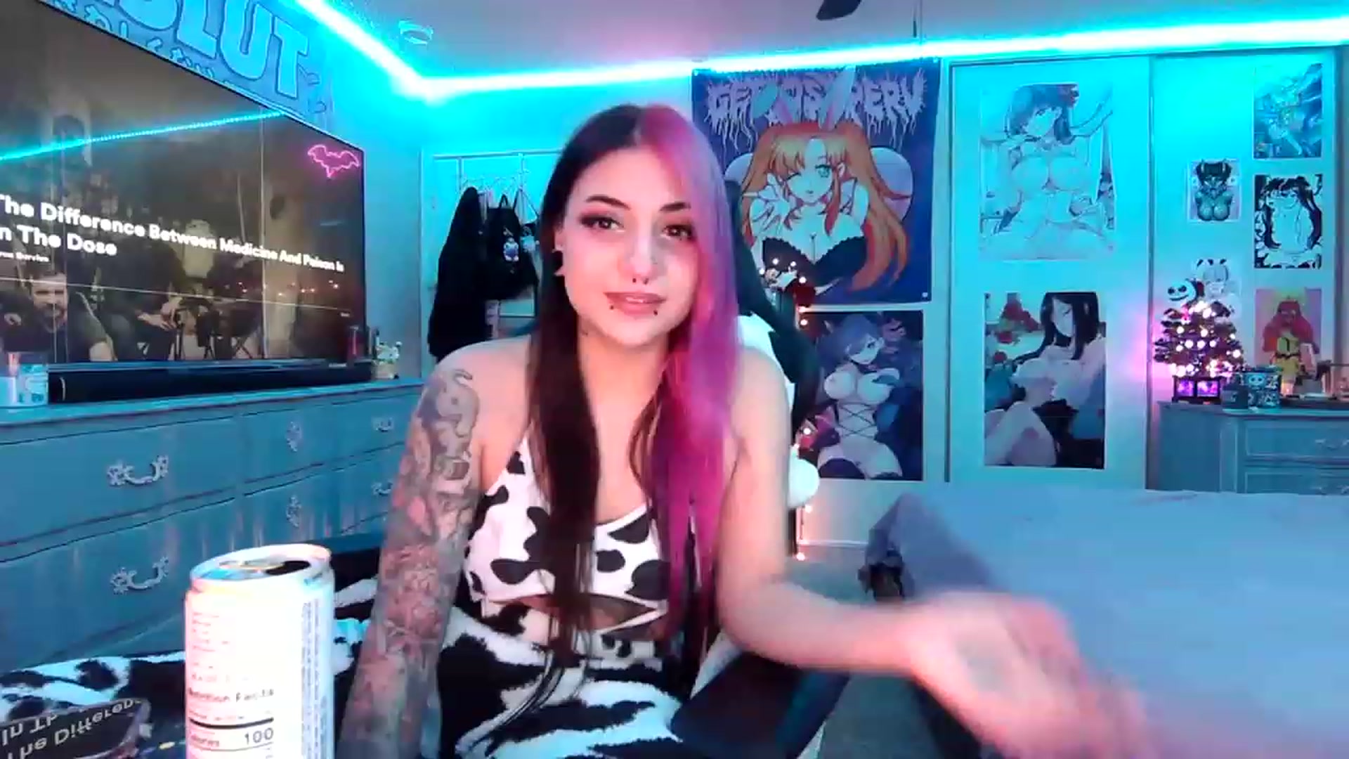 Gallery image thumbnail from Sallylyn's myfreecams stream on, 12/20/2022, 08:15 image 7 of 20