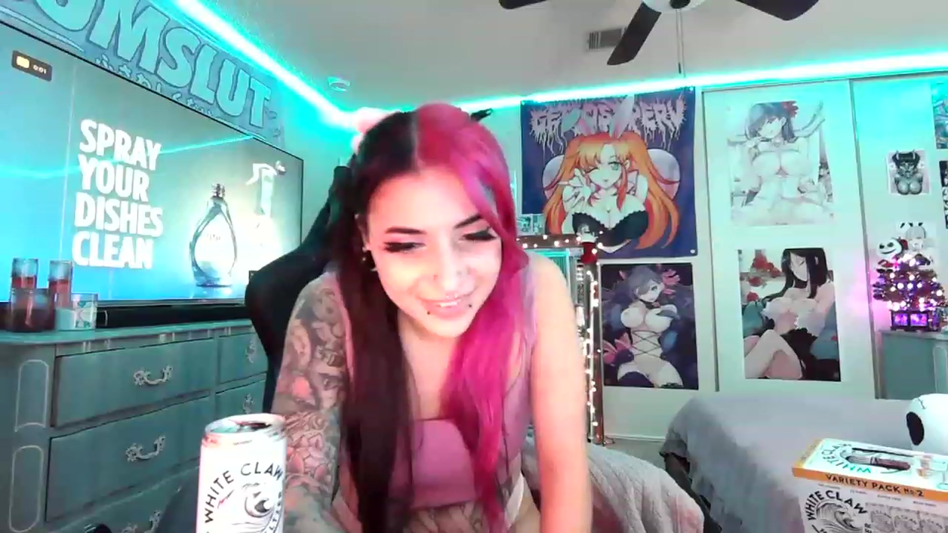 Gallery image thumbnail from Sallylyn's myfreecams stream on, 12/21/2022, 09:24 image 9 of 20