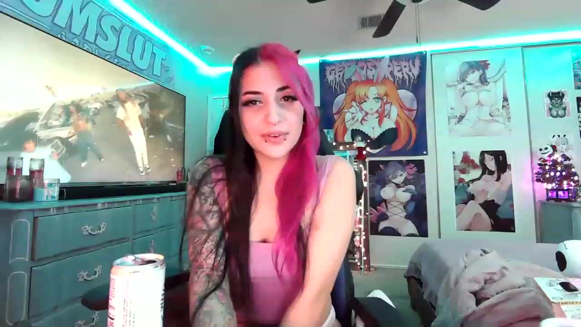 Gallery image thumbnail from Sallylyn's myfreecams stream on, 12/21/2022, 09:24 image 1 of 20