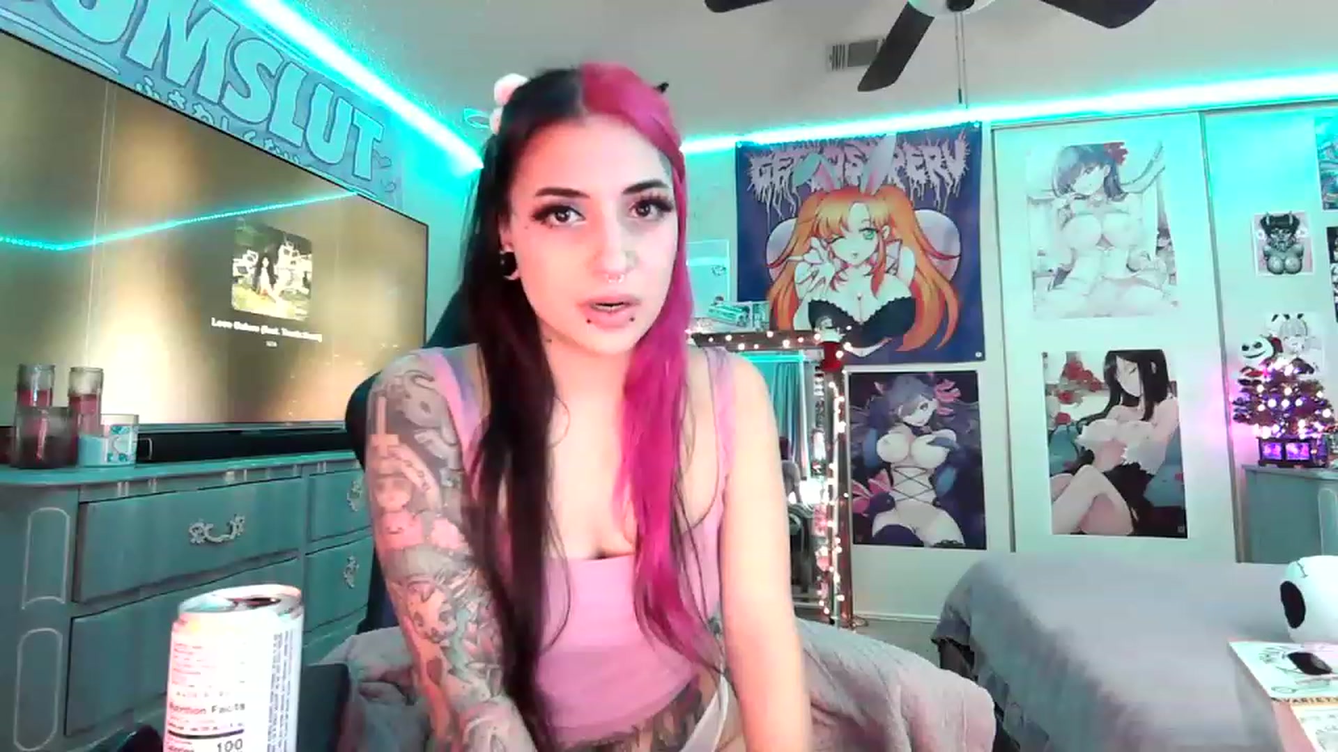 Gallery image thumbnail from Sallylyn's myfreecams stream on, 12/21/2022, 09:24 image 6 of 20