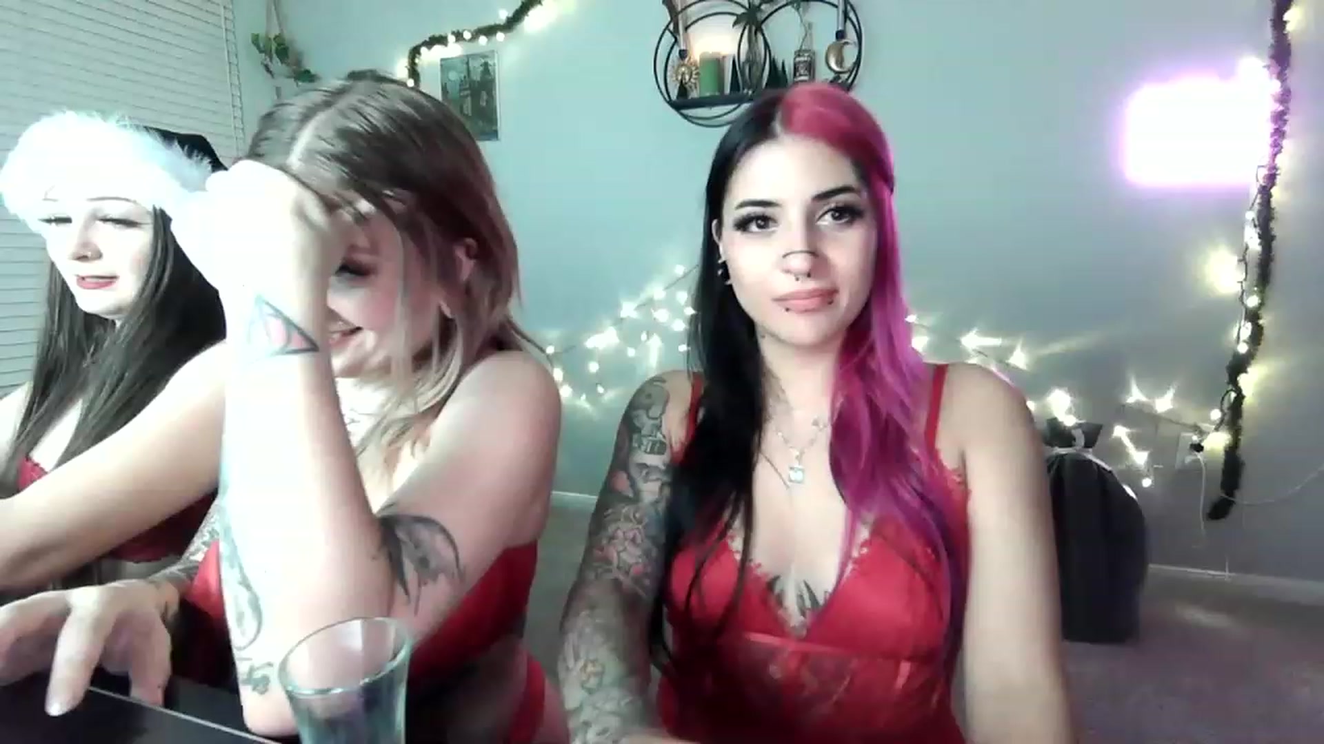 Gallery image thumbnail from Sallylyn's myfreecams stream on, 12/22/2022, 09:51 image 3 of 20