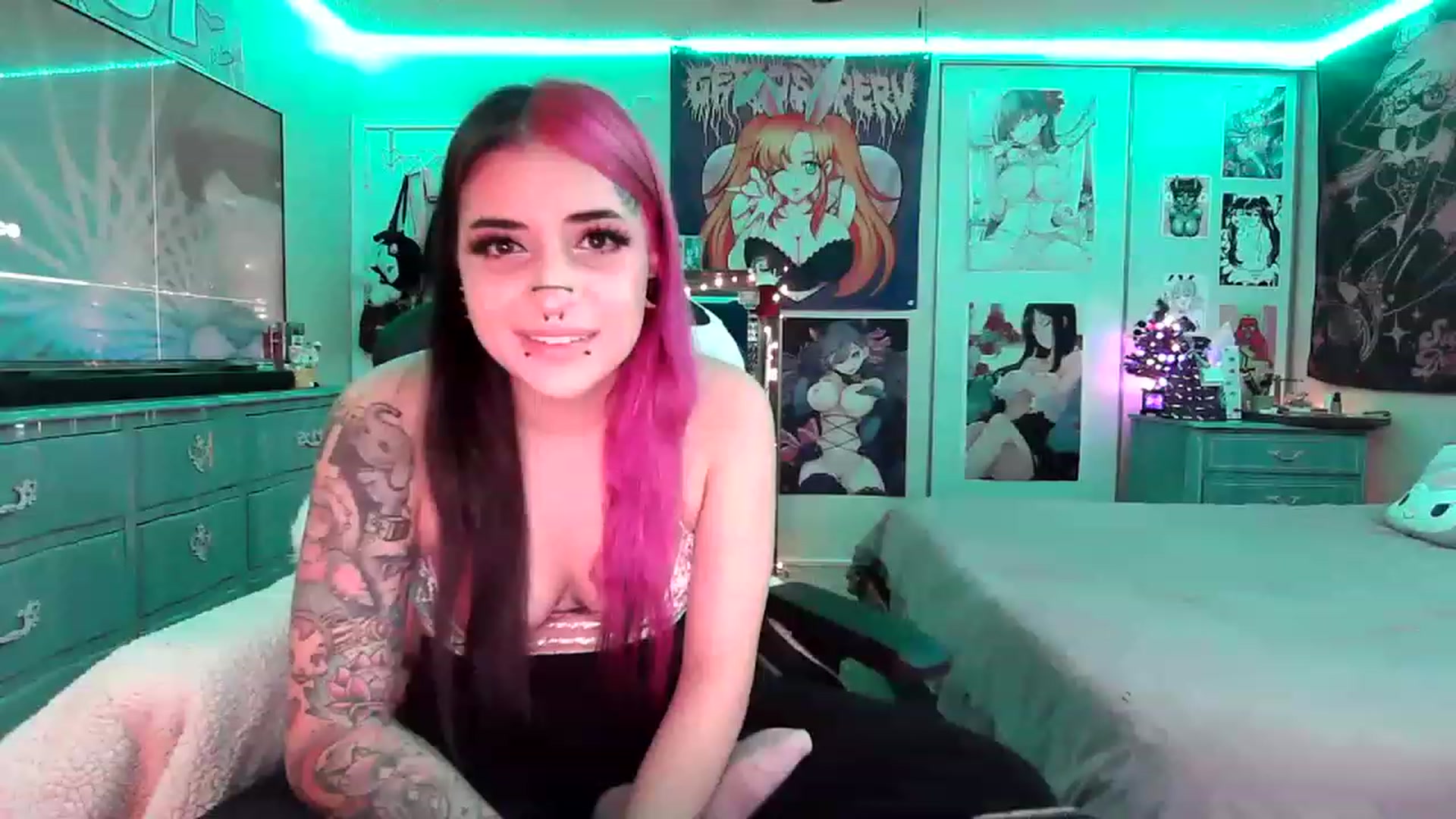 Gallery image thumbnail from Sallylyn's myfreecams stream on, 12/26/2022, 09:04 image 7 of 20