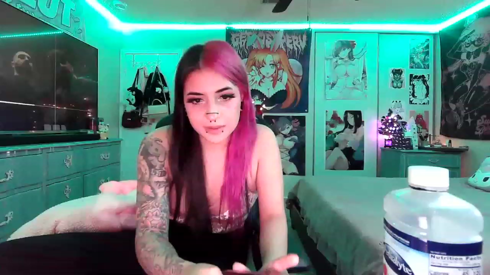 Gallery image thumbnail from Sallylyn's myfreecams stream on, 12/26/2022, 09:04 image 17 of 20