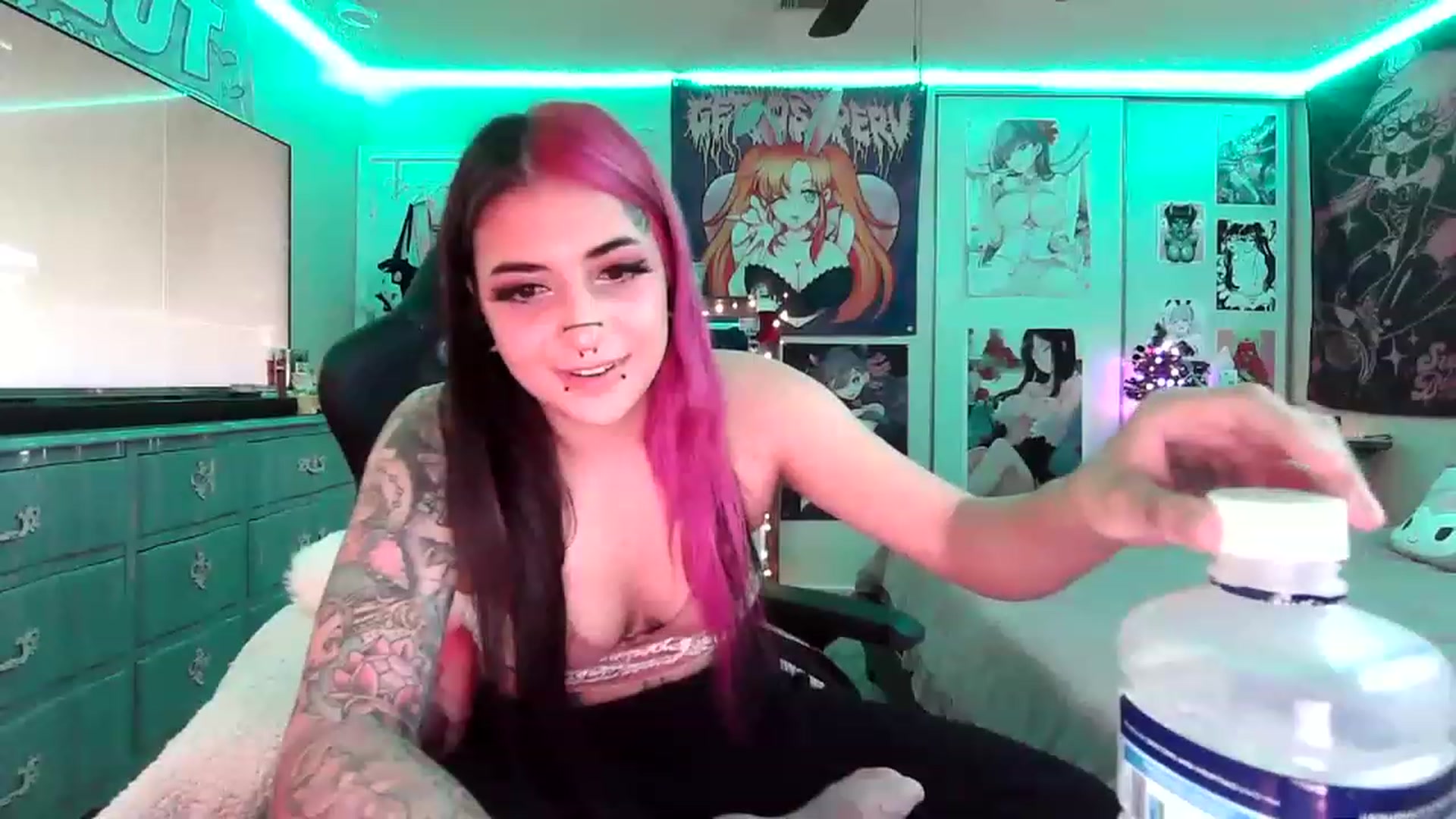 Gallery image thumbnail from Sallylyn's myfreecams stream on, 12/26/2022, 09:04 image 14 of 20