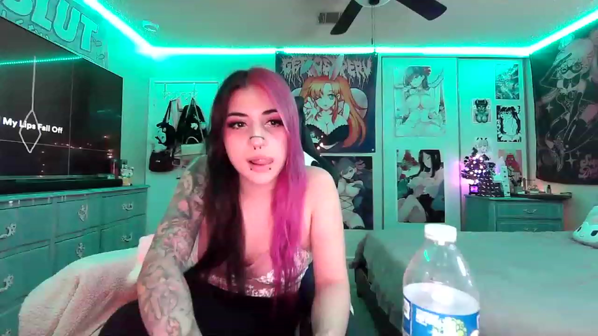 Gallery image thumbnail from Sallylyn's myfreecams stream on, 12/26/2022, 09:04 image 20 of 20