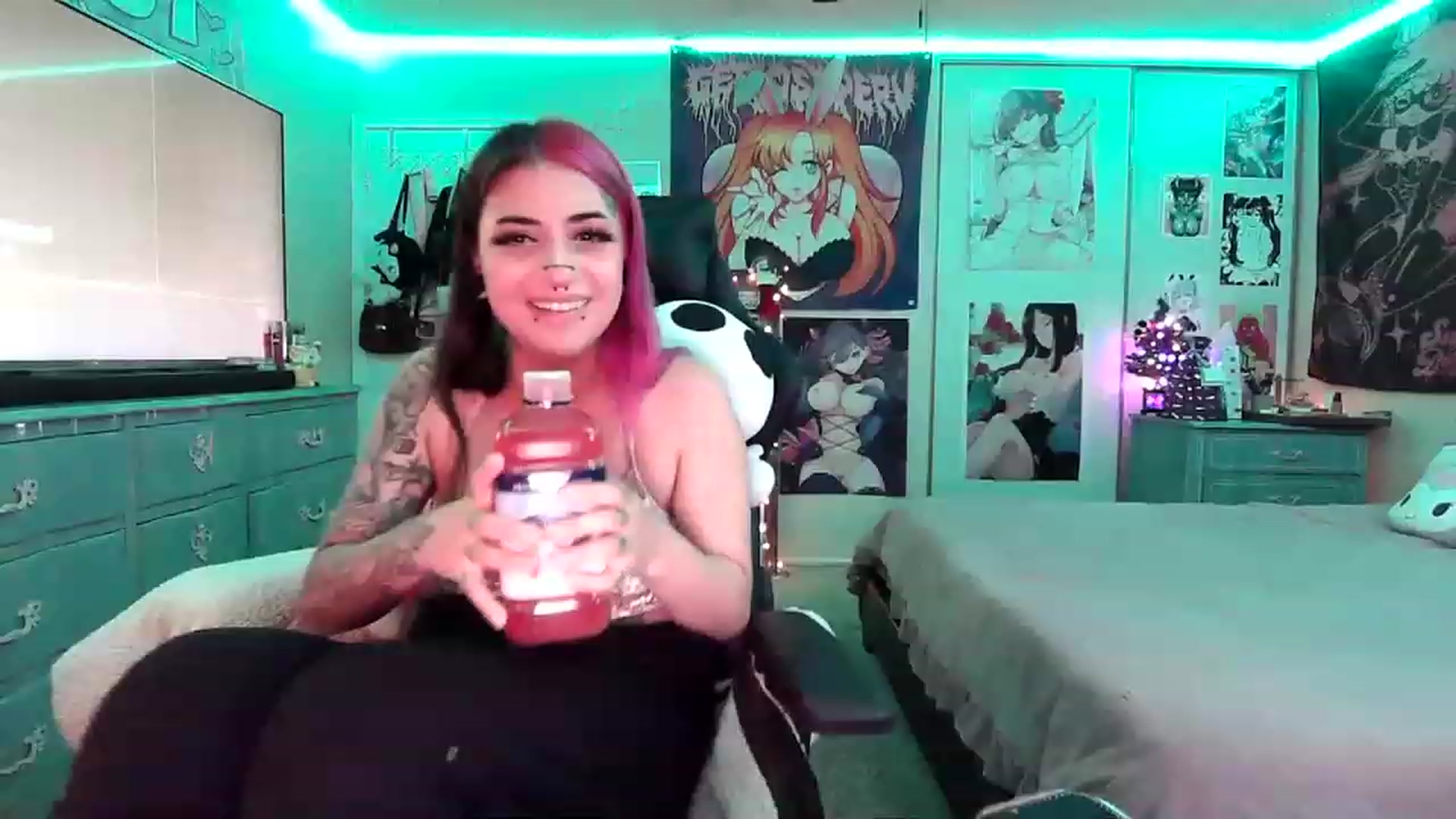 Gallery image thumbnail from Sallylyn's myfreecams stream on, 12/26/2022, 09:04 image 4 of 20