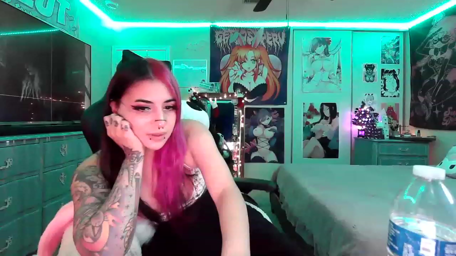 Gallery image thumbnail from Sallylyn's myfreecams stream on, 12/26/2022, 09:04 image 19 of 20