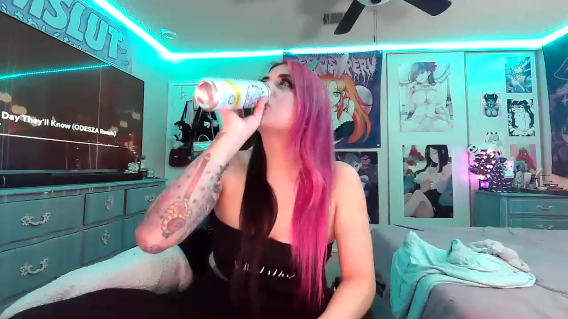 Gallery image thumbnail from Sallylyn's myfreecams stream on, 12/27/2022, 06:45 image 4 of 20