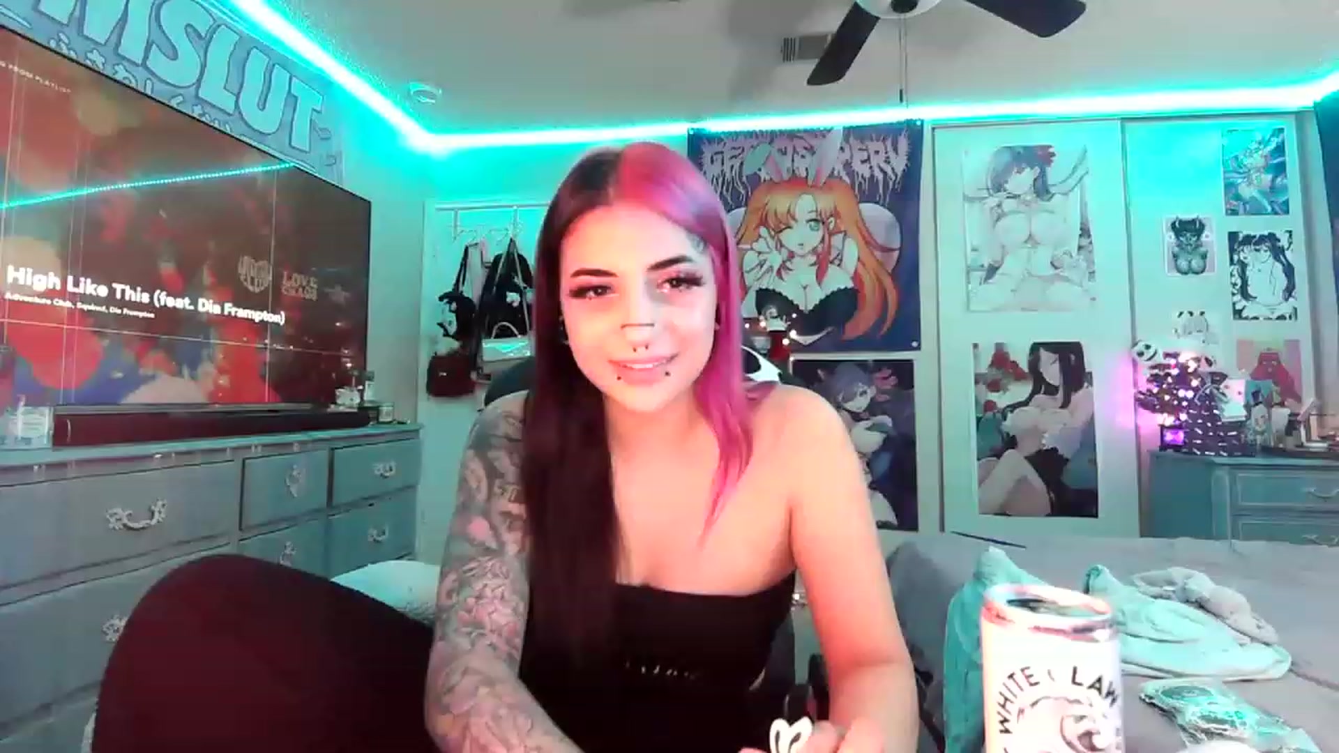 Gallery image thumbnail from Sallylyn's myfreecams stream on, 12/27/2022, 06:45 image 19 of 20