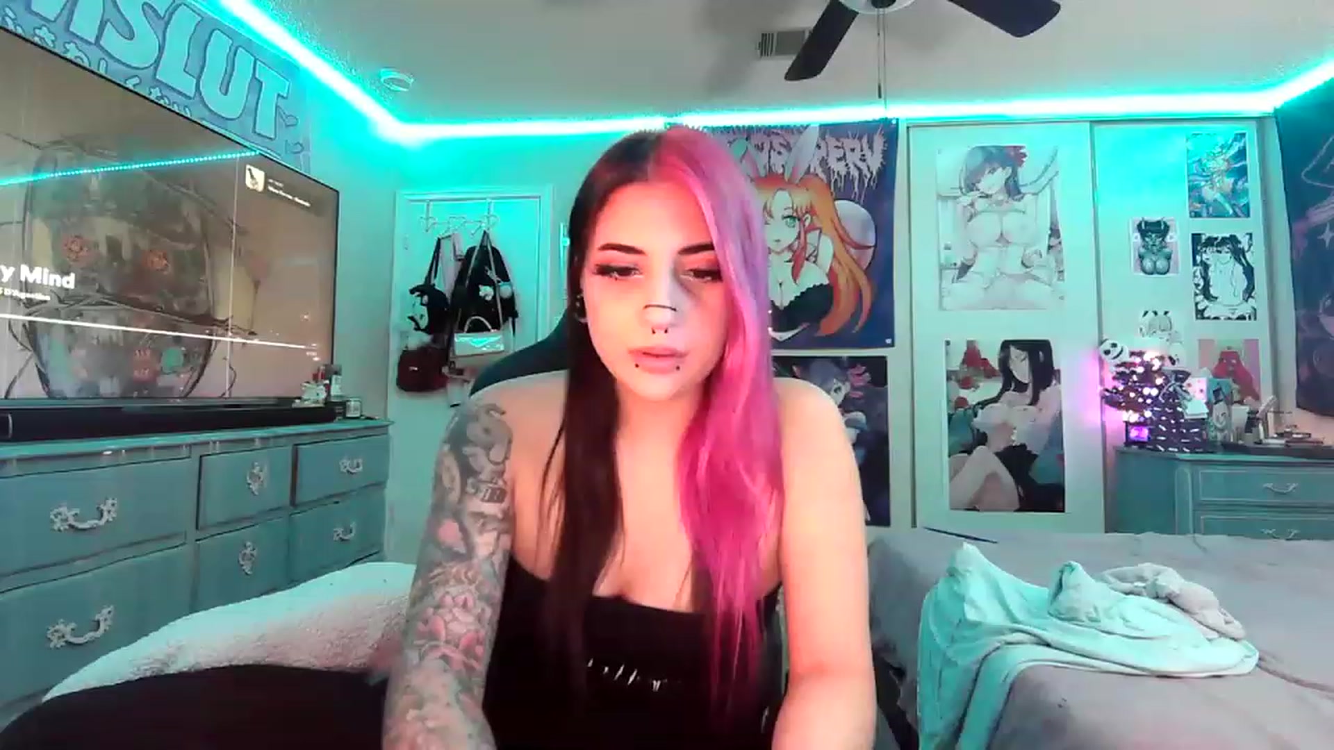 Gallery image thumbnail from Sallylyn's myfreecams stream on, 12/27/2022, 06:45 image 7 of 20