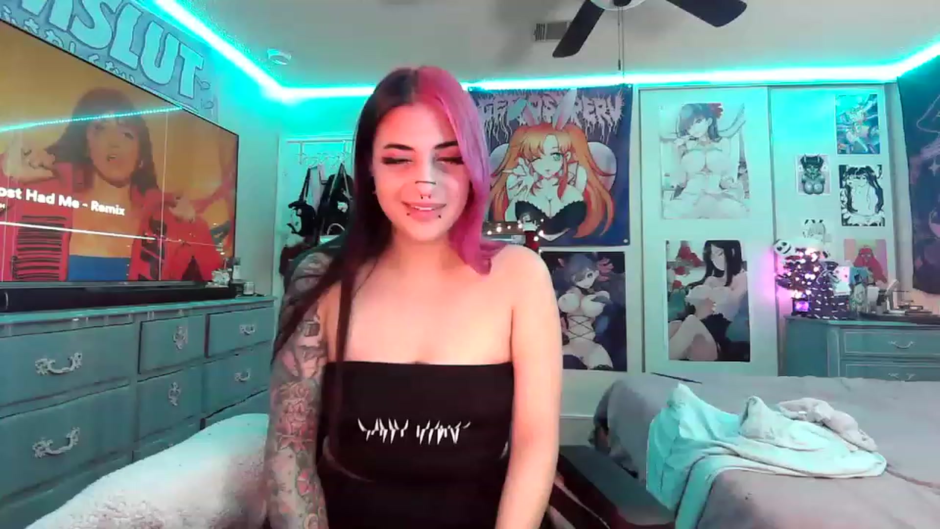 Gallery image thumbnail from Sallylyn's myfreecams stream on, 12/27/2022, 06:45 image 1 of 20