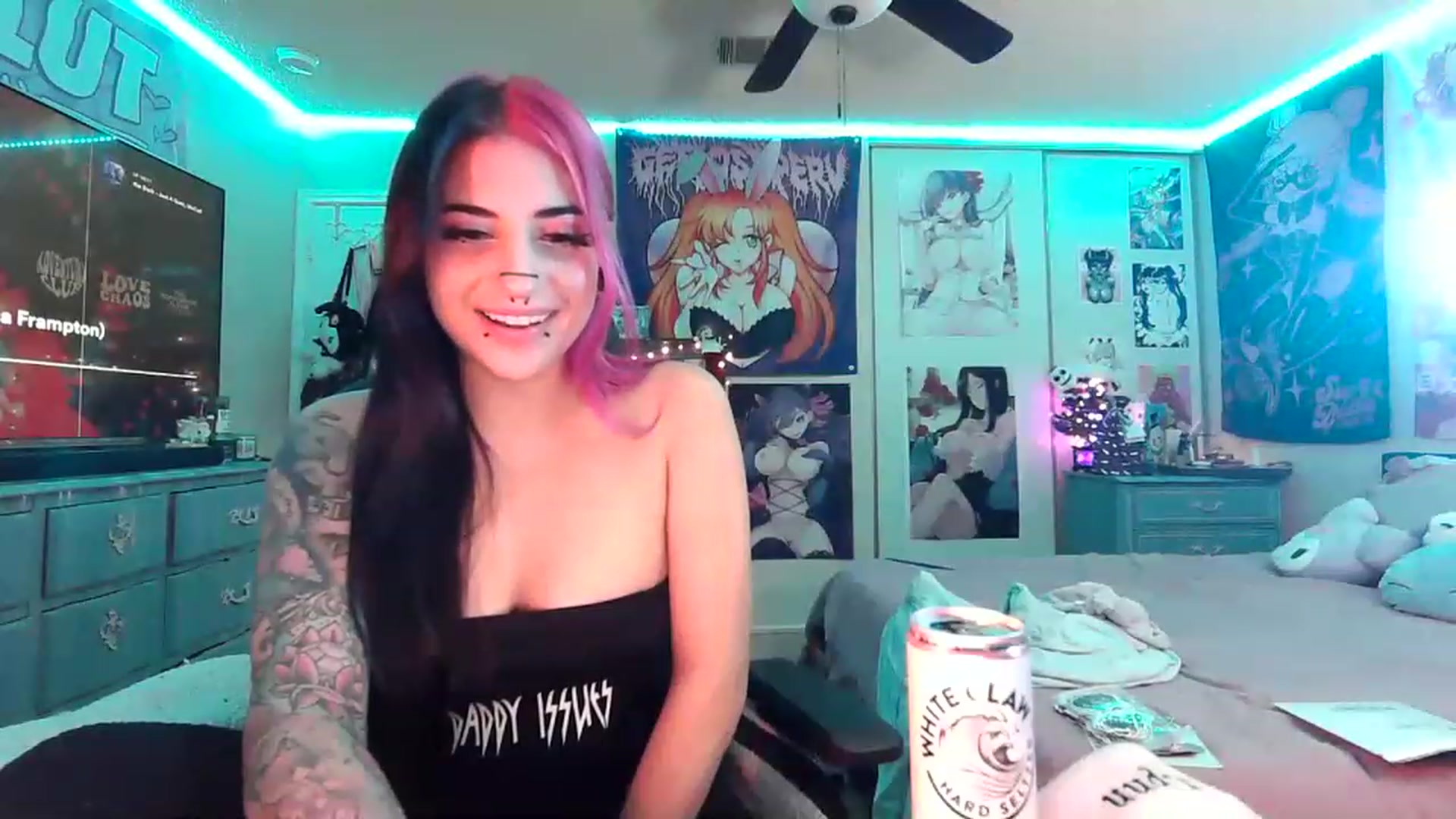 Gallery image thumbnail from Sallylyn's myfreecams stream on, 12/27/2022, 06:45 image 20 of 20