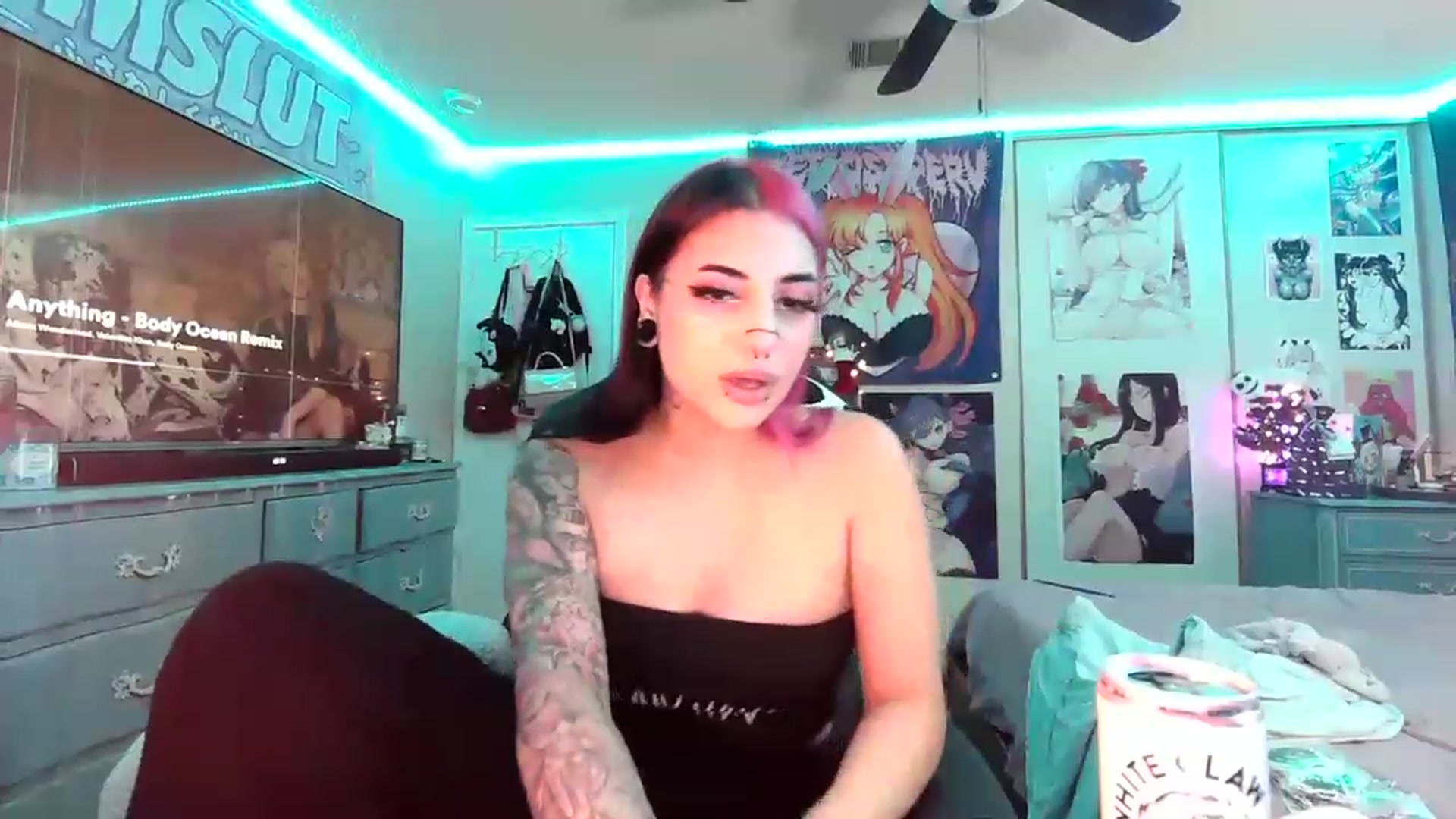 Gallery image thumbnail from Sallylyn's myfreecams stream on, 12/27/2022, 06:45 image 18 of 20