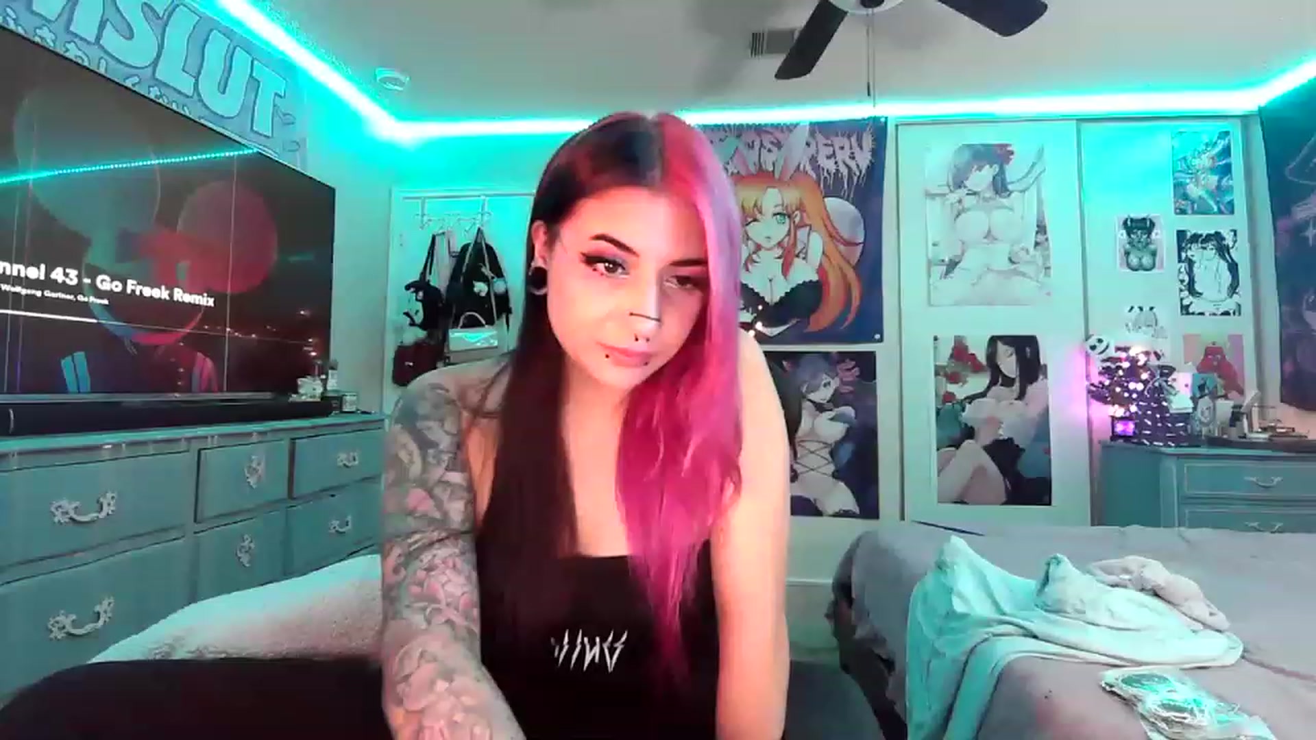 Gallery image thumbnail from Sallylyn's myfreecams stream on, 12/27/2022, 06:45 image 10 of 20